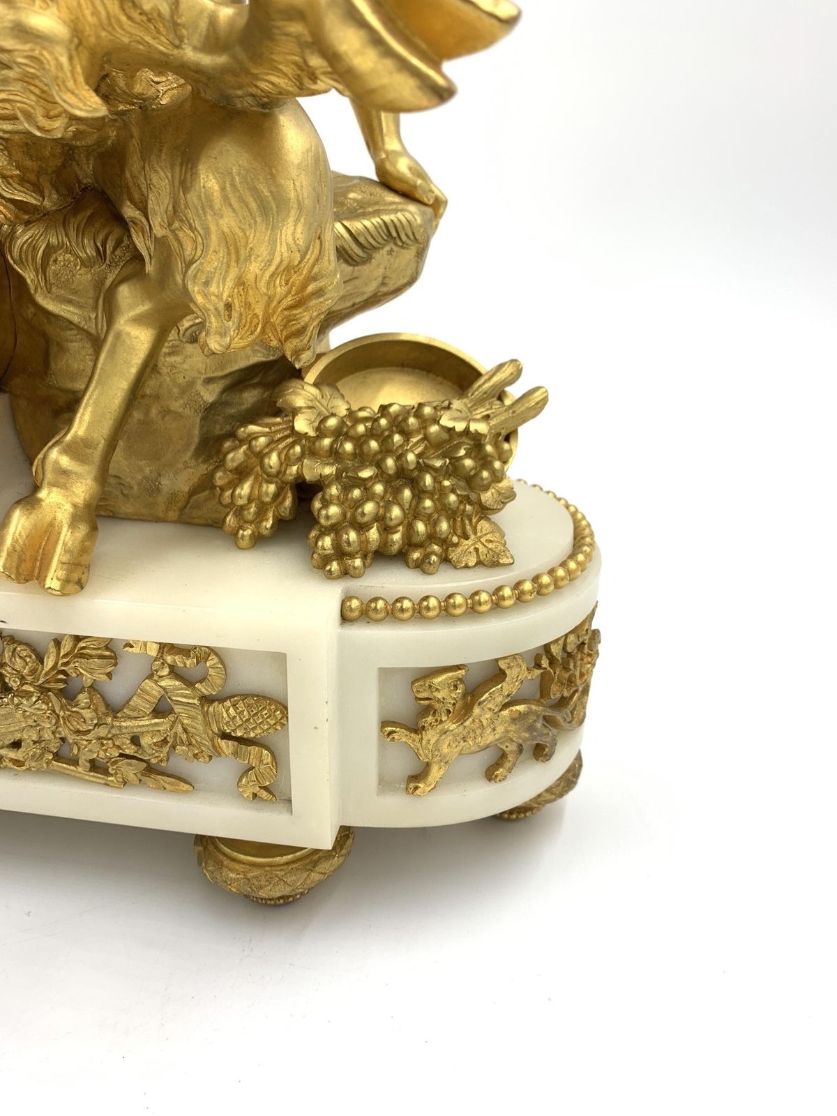 Louis XVI Style Gilt Bronze And White Marble Clock, François Linke, France, Late 19th Century photo vinterior