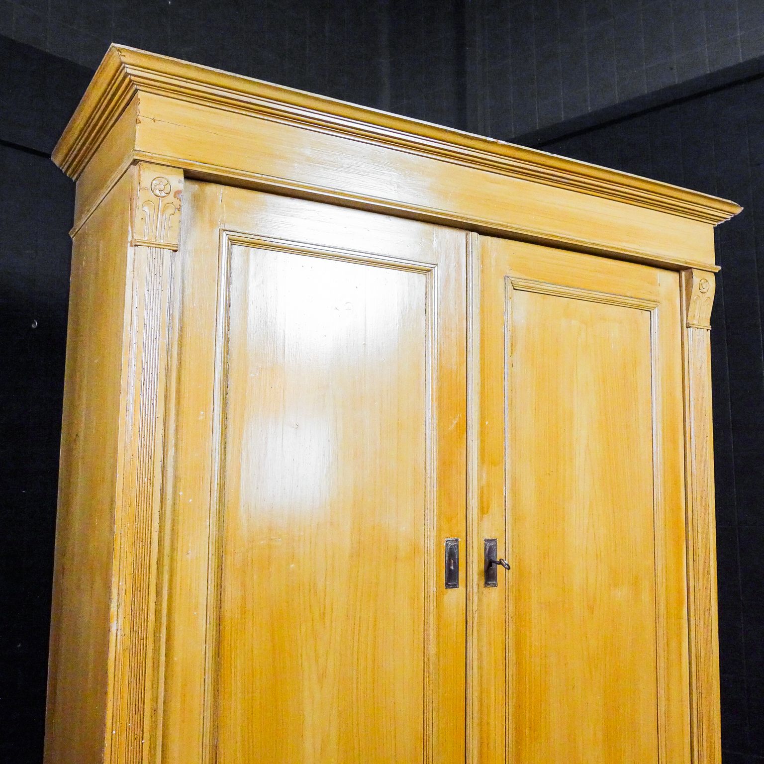Brocante Wooden 2 Door Cupboard – Early 1900 photo vinterior