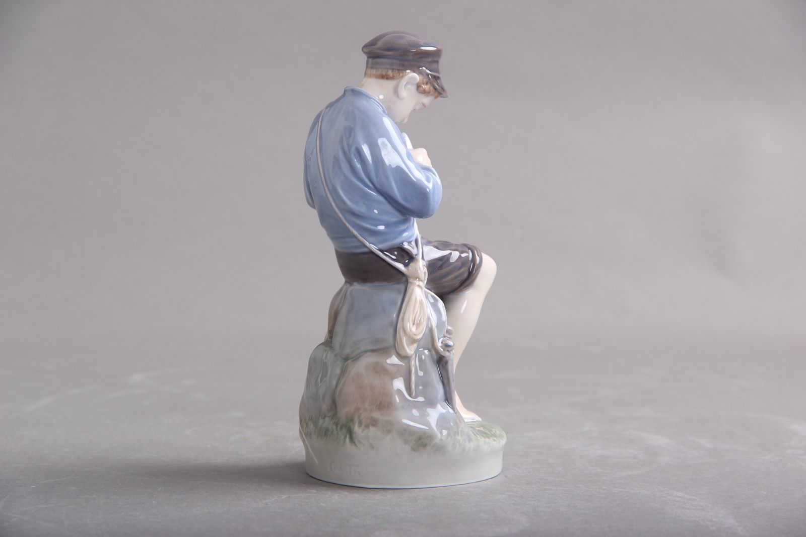 Royal Copenhagen, Denmark. Model 905. Shepherd Boy. 1962s photo vinterior