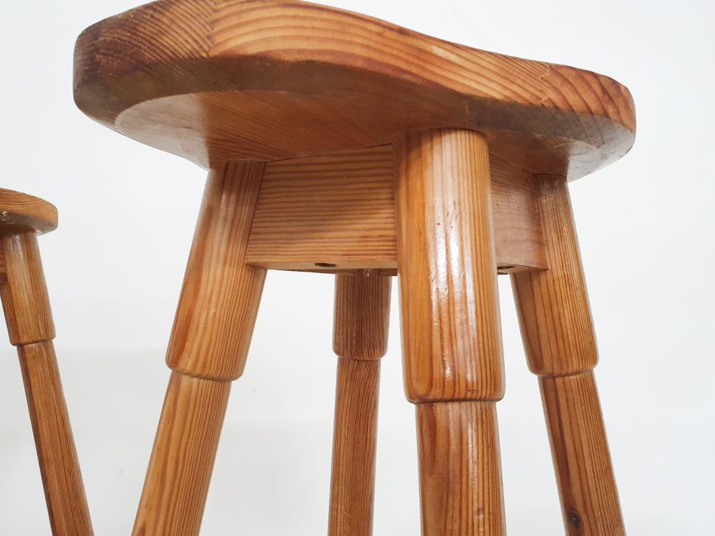 photo furniture Scandinavian Modern Barkrukken Van Grenenhout, Ca. Jaren 1970