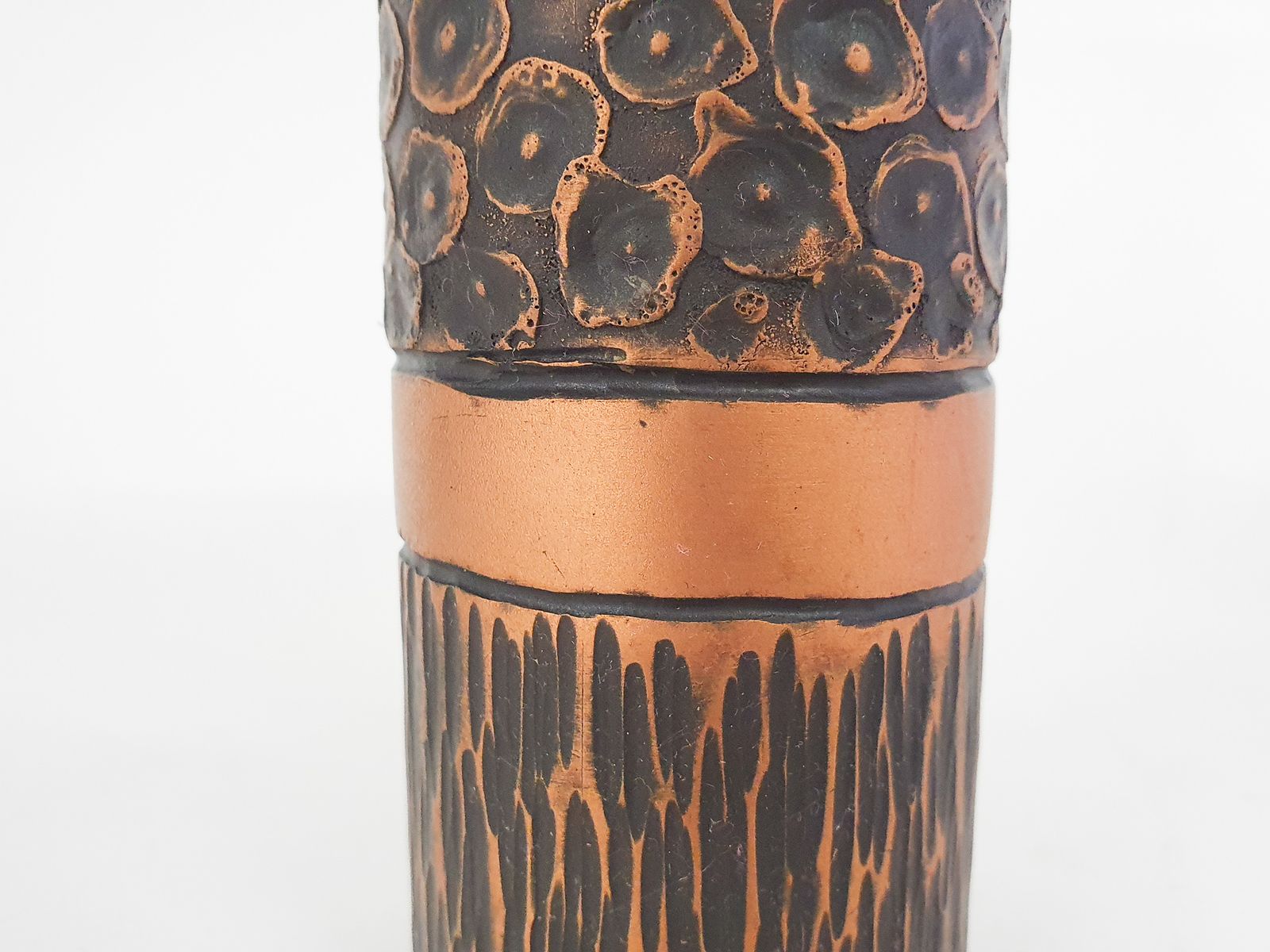 Zwaar Bronzen Vaas Met Koperen Details photo 468.0