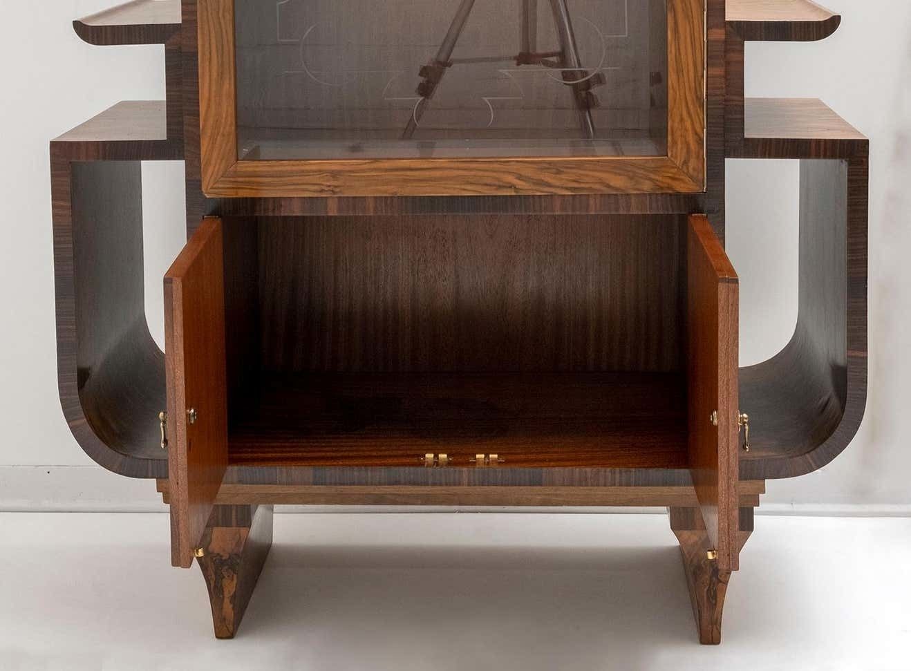 photo vintage Art Dèco Italian Walnut Vitrines Or Bar Display Cabinet, 1925