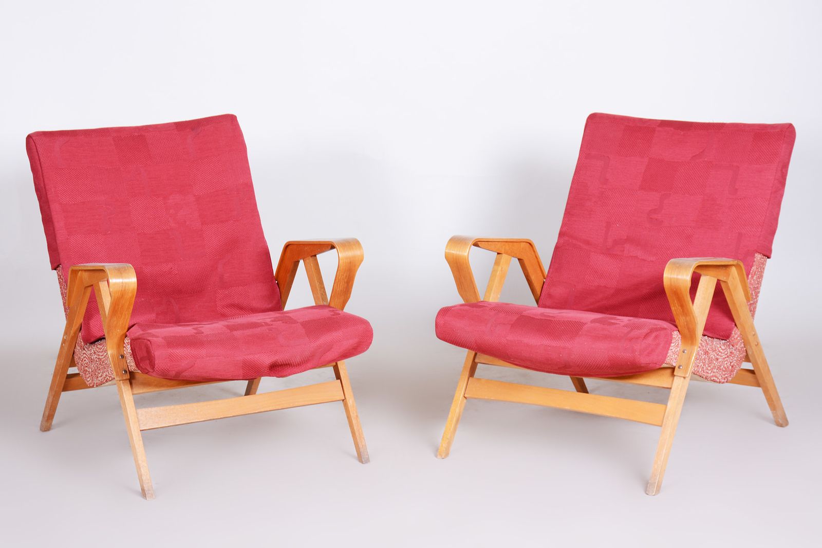 Pair Of Salmon Midcentury Armchairs, Made By Tatra Pravenec, 1950s Czechia photo vinterior