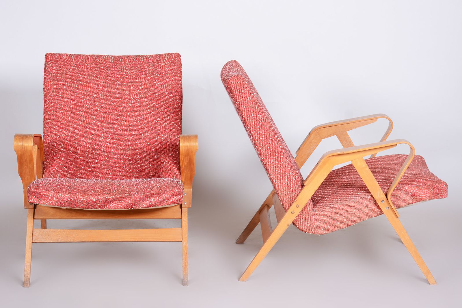 photo vinterior Pair Of Salmon Midcentury Armchairs, Made By Tatra Pravenec, 1950s Czechia