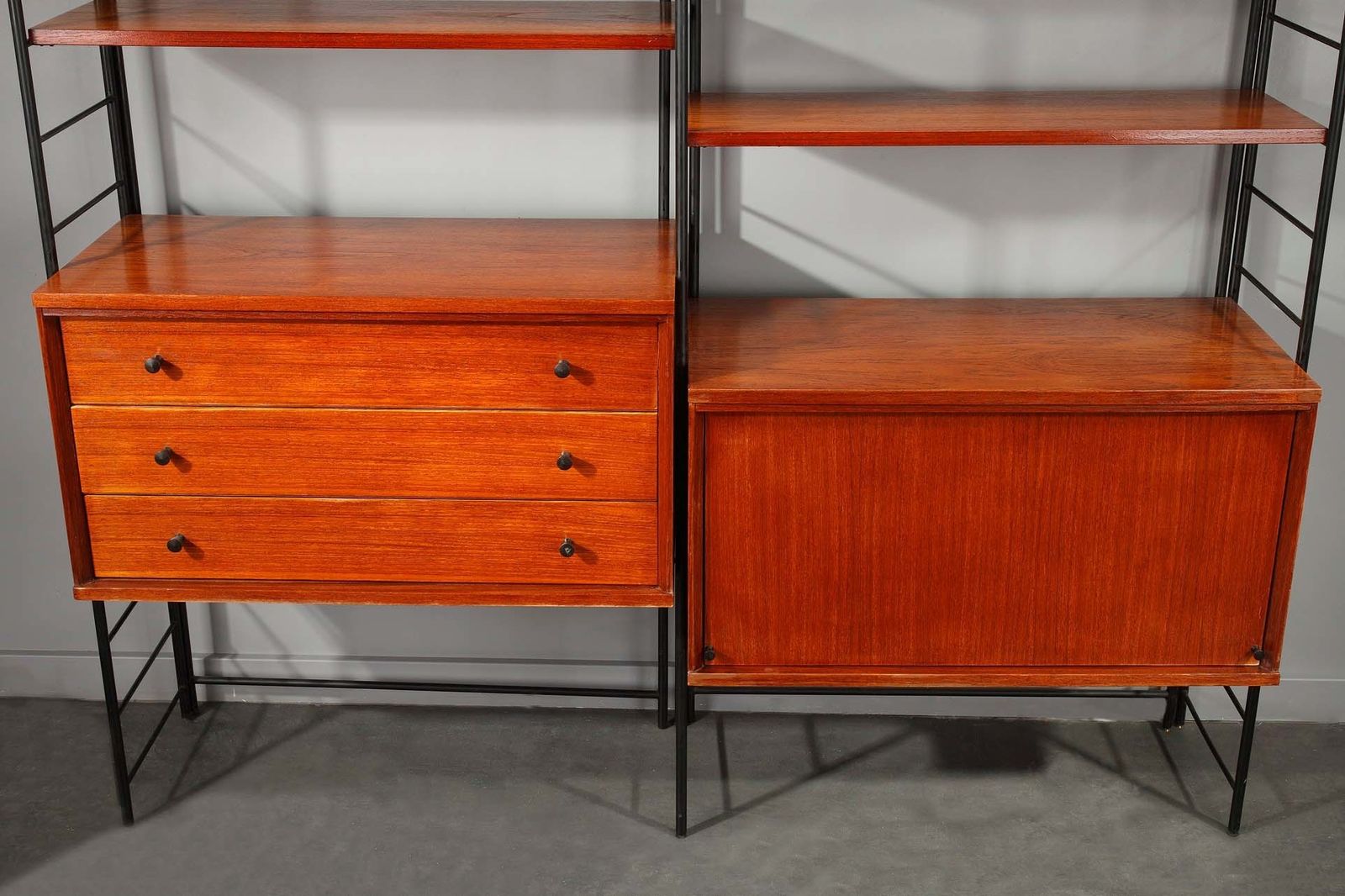 photo buy Scandinavische houten boekenkast uit de jaren 1960