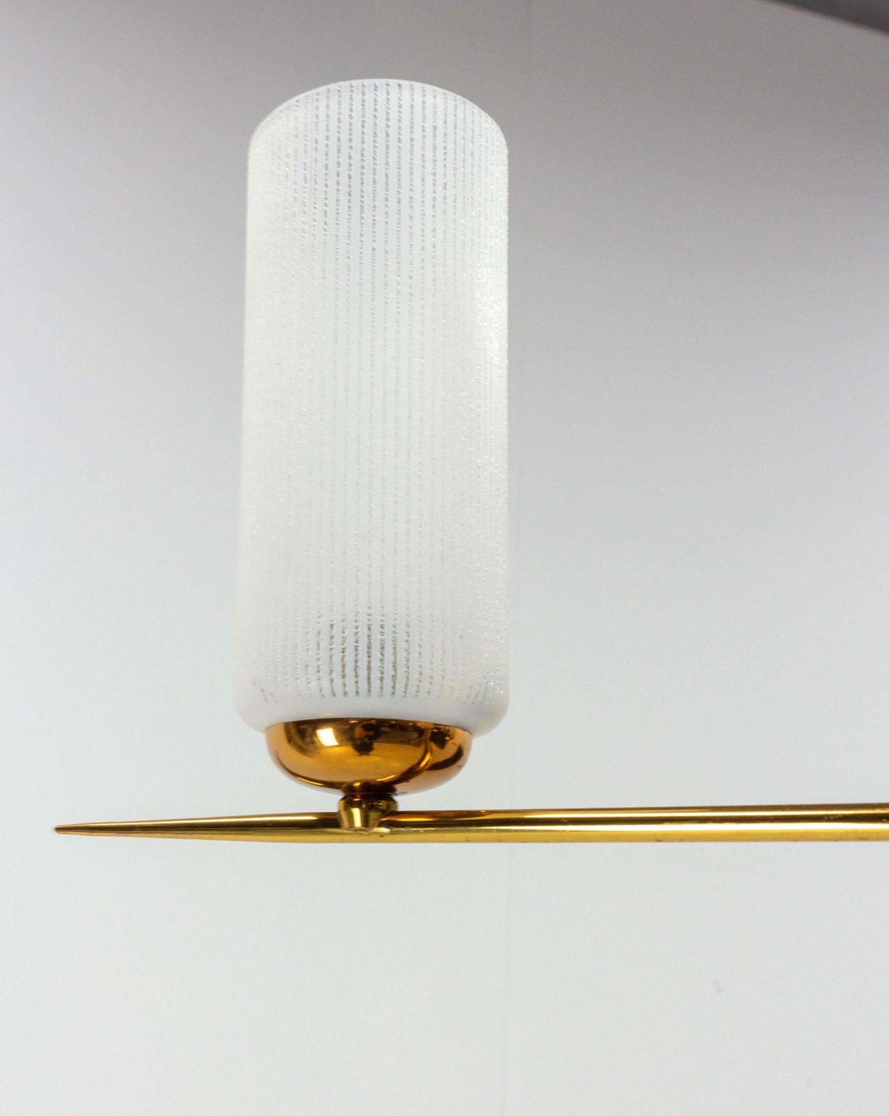 Lustre français en chrome doré et verre dépoli de style Arlus, 1960 photo 873.8