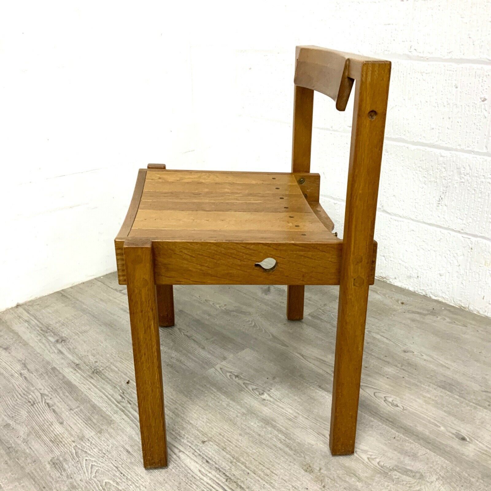 photo furniture 4 X Vintage Mid Century Arts & Crafts Gordon Russell Oak Stacking Coventry Chair
