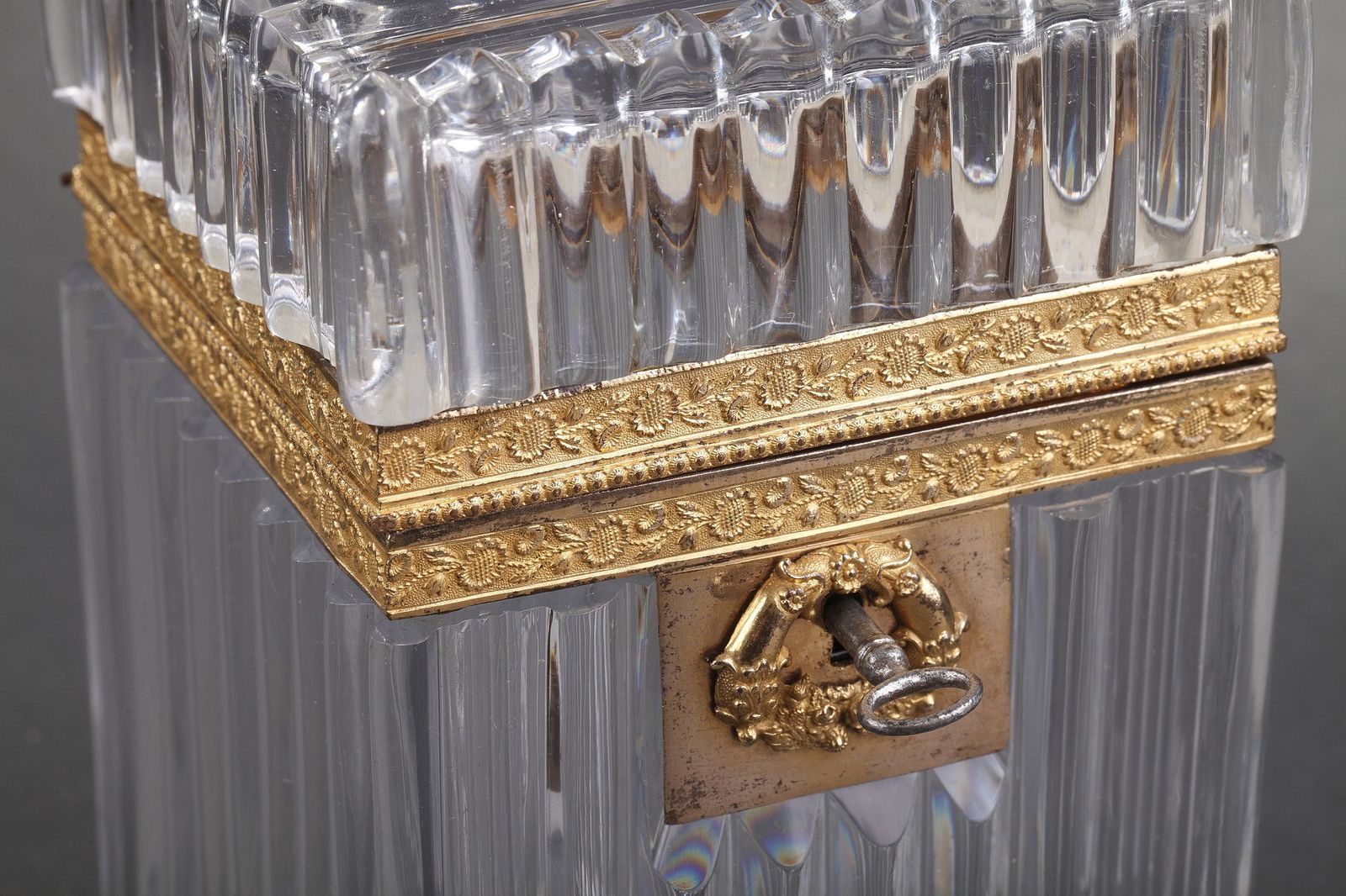 Coffret en cristal taillé Charles X à montures en ormolu photo Décoration