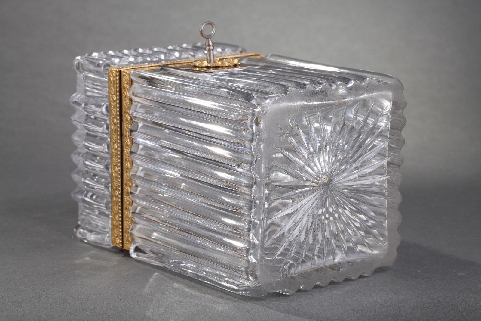 photo buy Coffret en cristal taillé Charles X à montures en ormolu