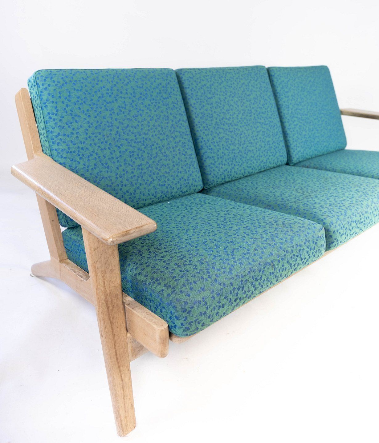 photo vinterior 3 Seater Sofa, Model Ge290, In Oak And Blue Hallingdal Wool Designed By Hans J. Wegner In 1953 And Made By Getama In The 1960s.
