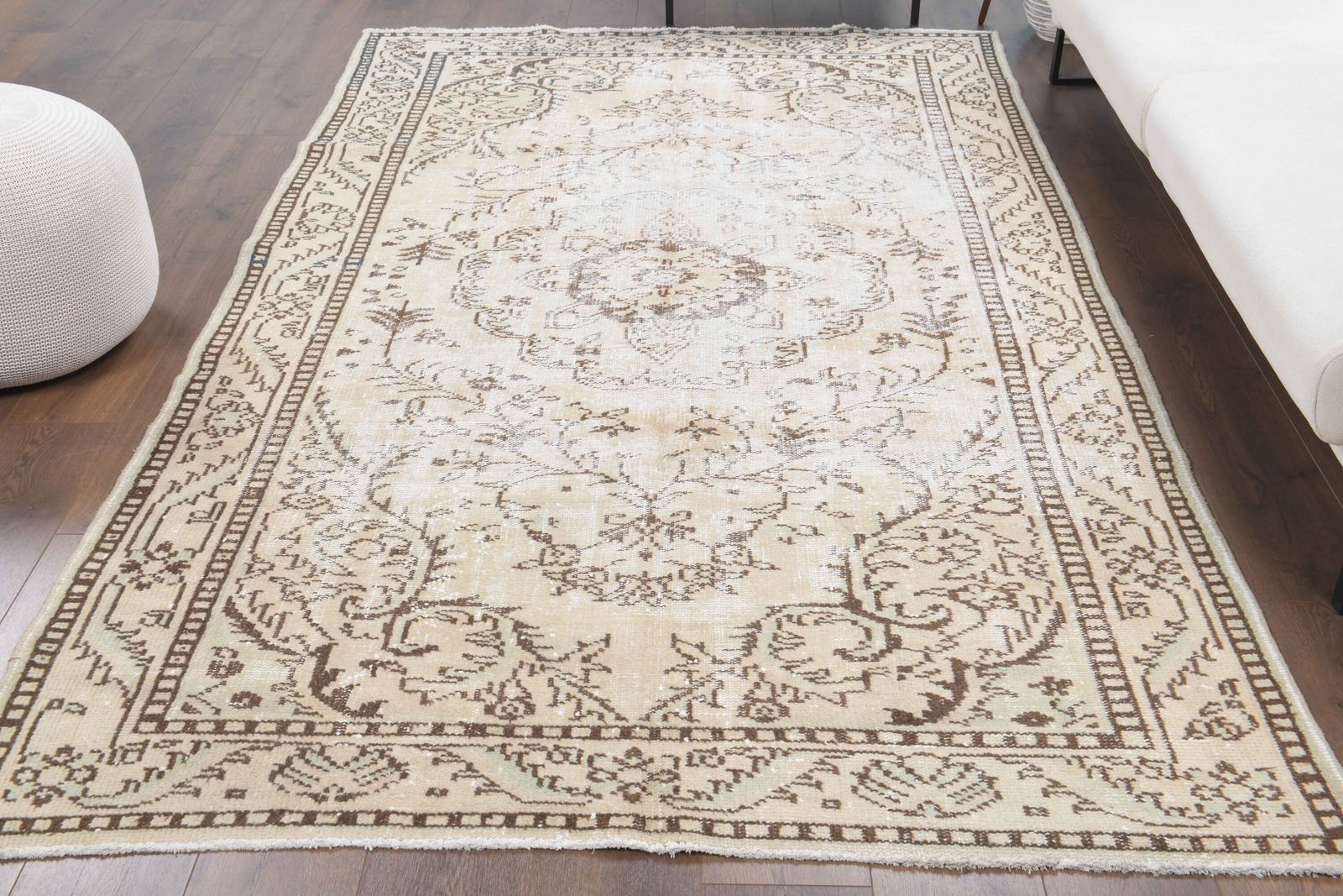 Antiek Turks vloerkleed, Oushak handgemaakt wollen beige oosters tapijt, landelijke stijl, uniek exemplaar, Bohemian, gemaakt in Turkije, tapijt photo for sale