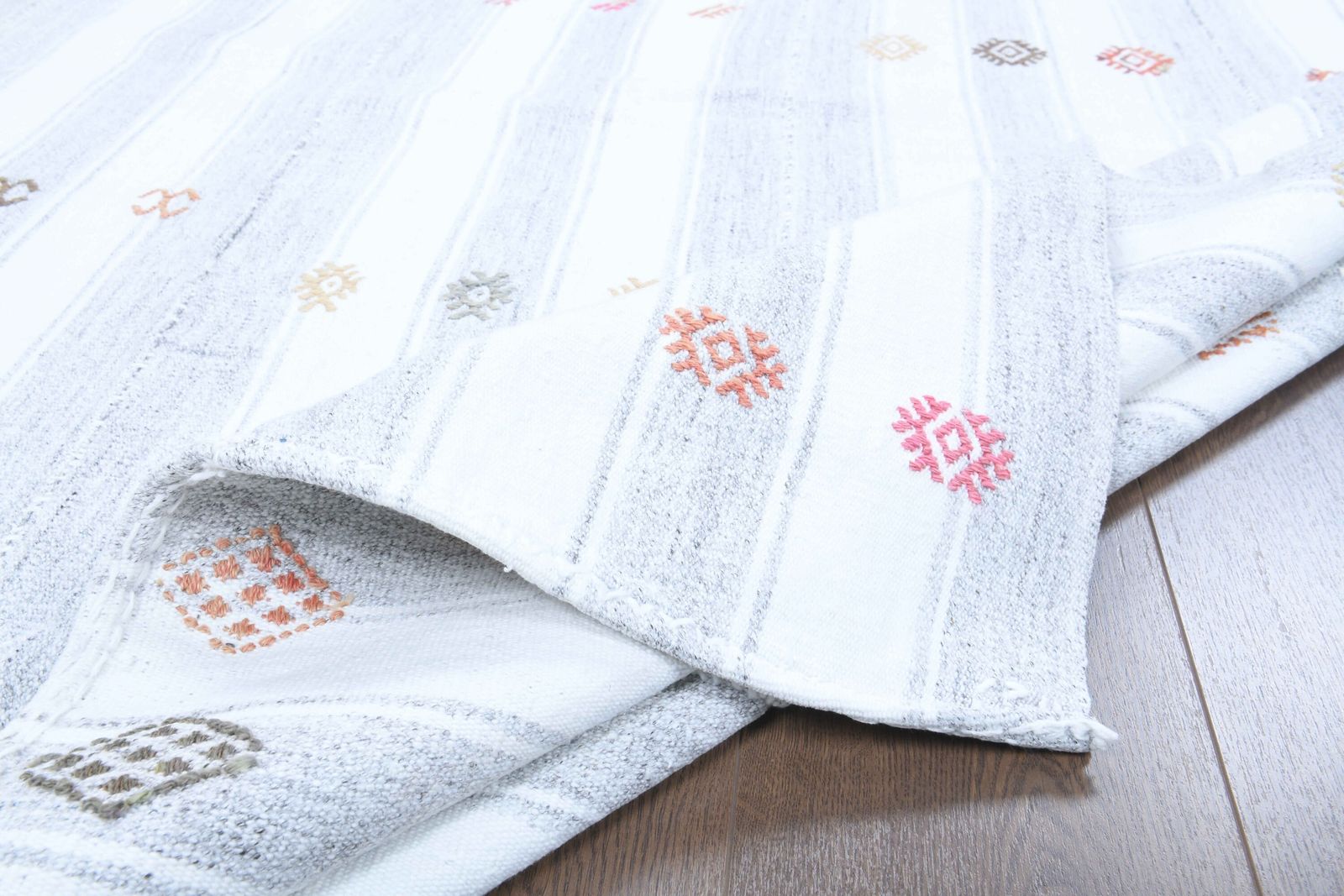 photo furniture Turkish Kilim Area Rug, Oushak Handmade Wool White Carpet, Flatweave Rugs, Farmhouse Decor, One Of A Kind, Bohemian,