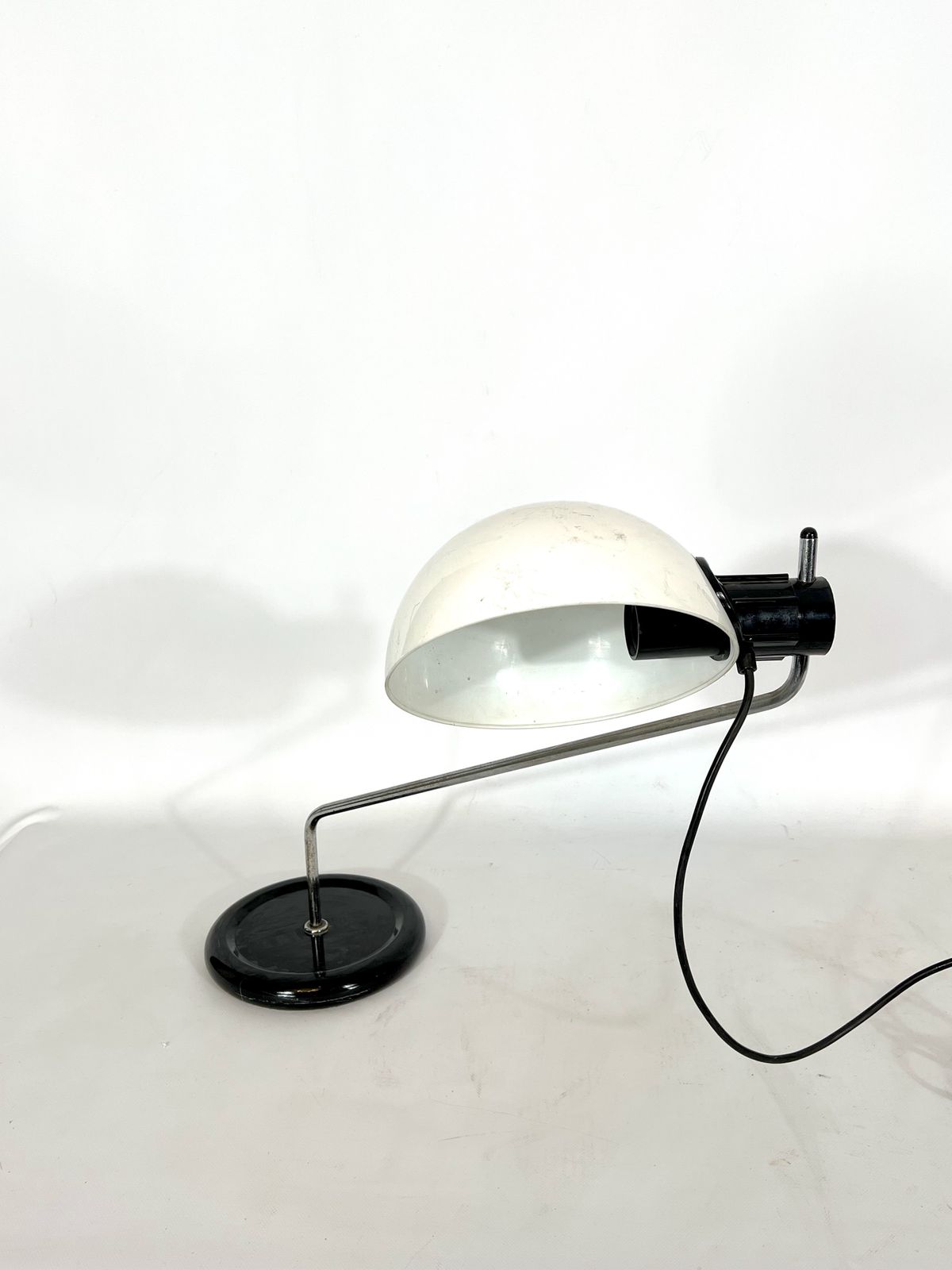 Harvey Guzzini, Chrome And Plastic Articulated Table Lamp
