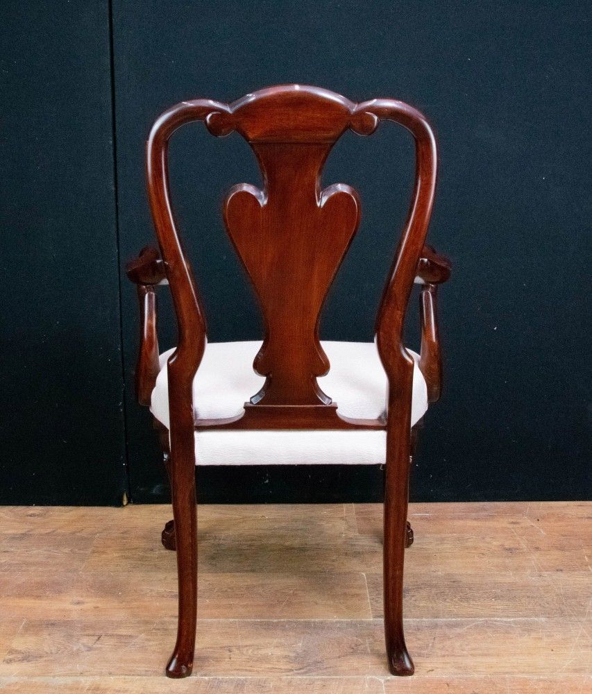 Set Queen Anne Dining Chairs In Mahogany photo 2850.0