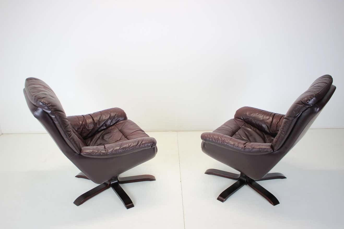 Scandinavian Leather Armchairs / Lounge Chairs, With Footres 1970s, Finland photo vinterior