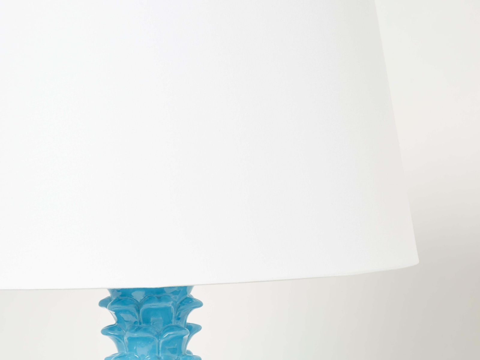 Lampe de table Tommaso Barbi en céramique bleue, motif ananas XL, années 1970 photo vintage