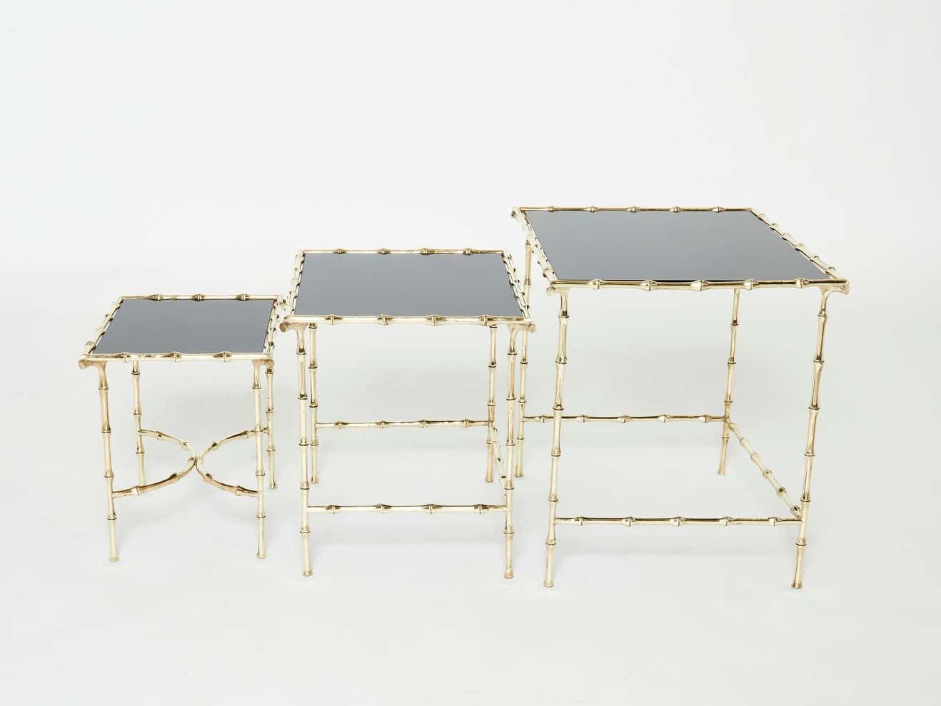 Tables gigognes Maison Baguès en laiton façon bambou, plateaux noirs, années 1960 photo furniture