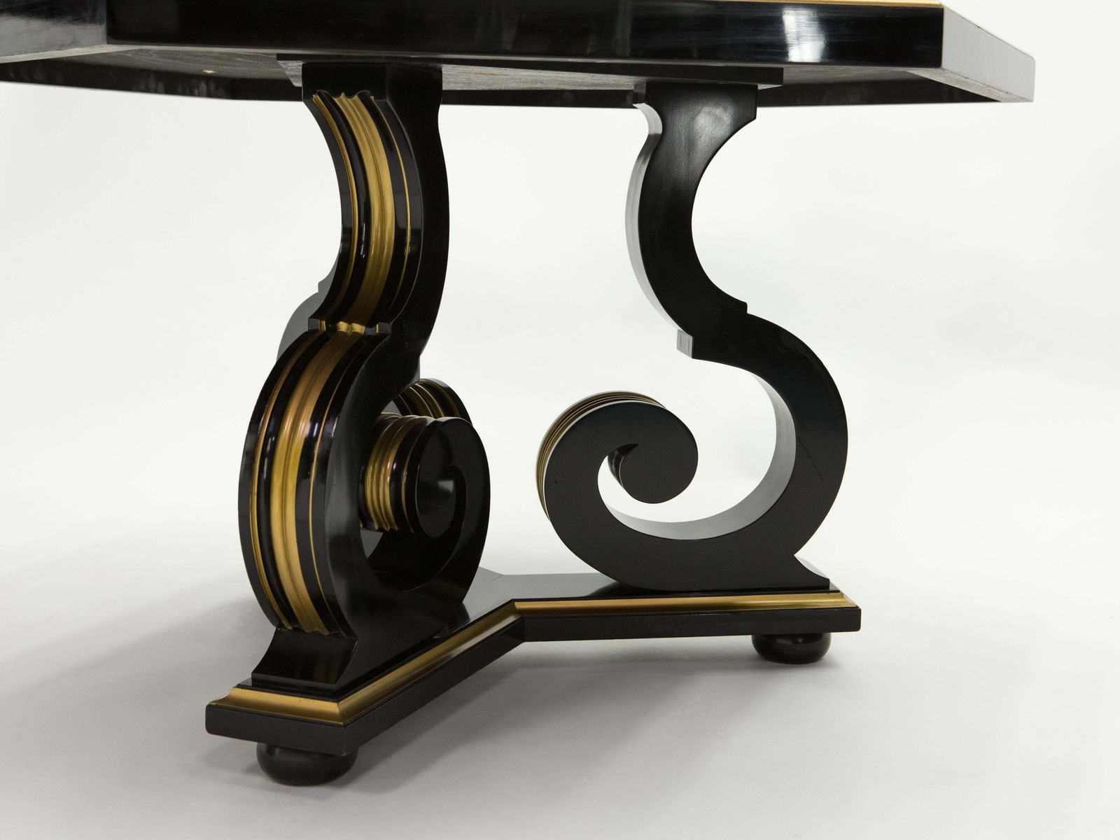 Table Maurice Hirsch néoclassique noire dorée à plateau miroir, années 1970 photo buy