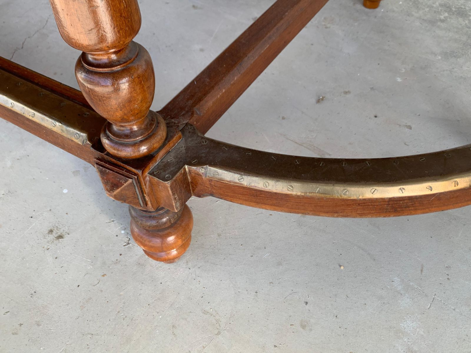 Furniture 12 Foot Oval Center Table With Drawers In Both Sides, 20th Century photo