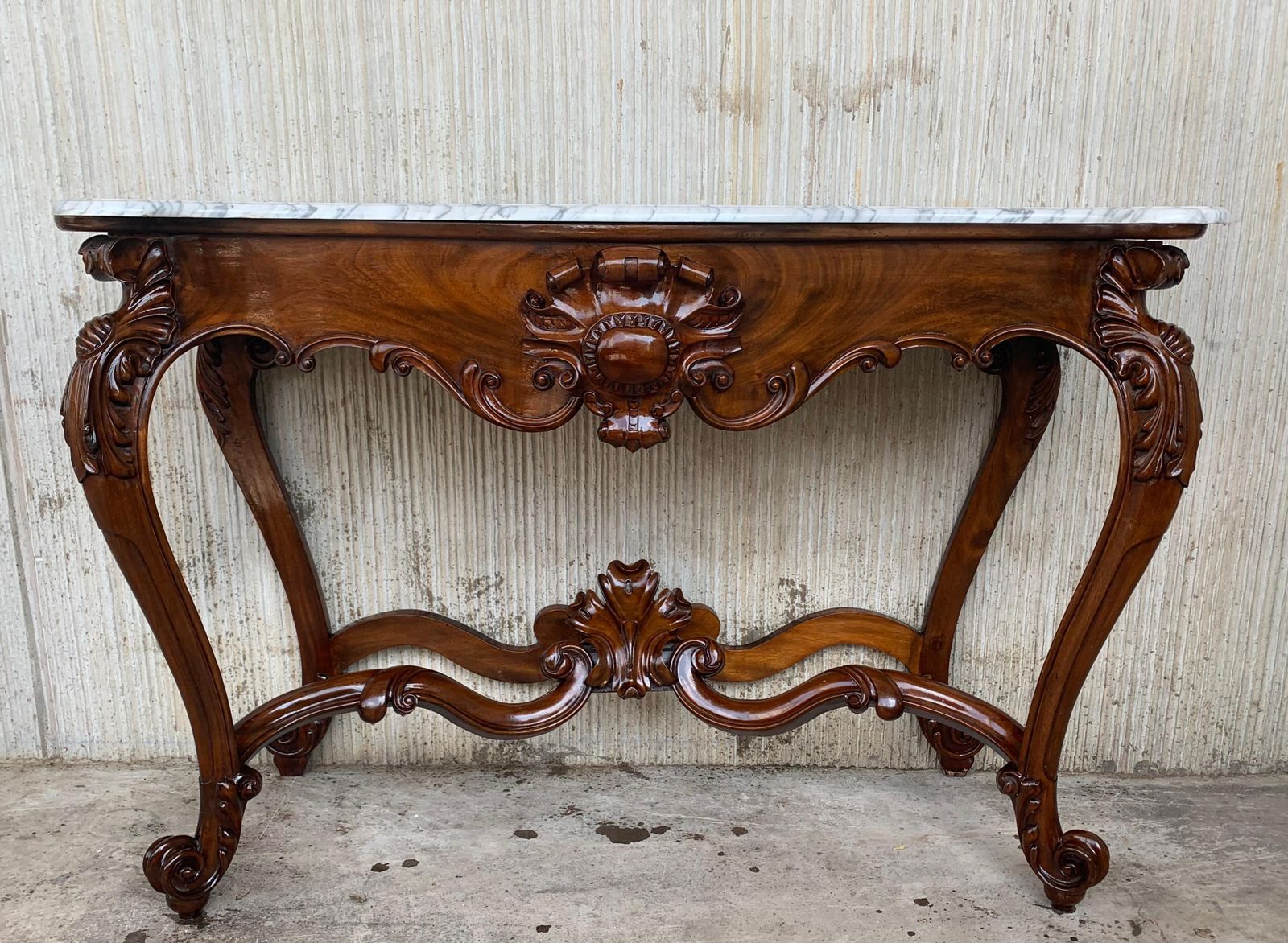 Console Régence française en noyer sculpté, plateau en marbre blanc, 2 disponibles photo furniture