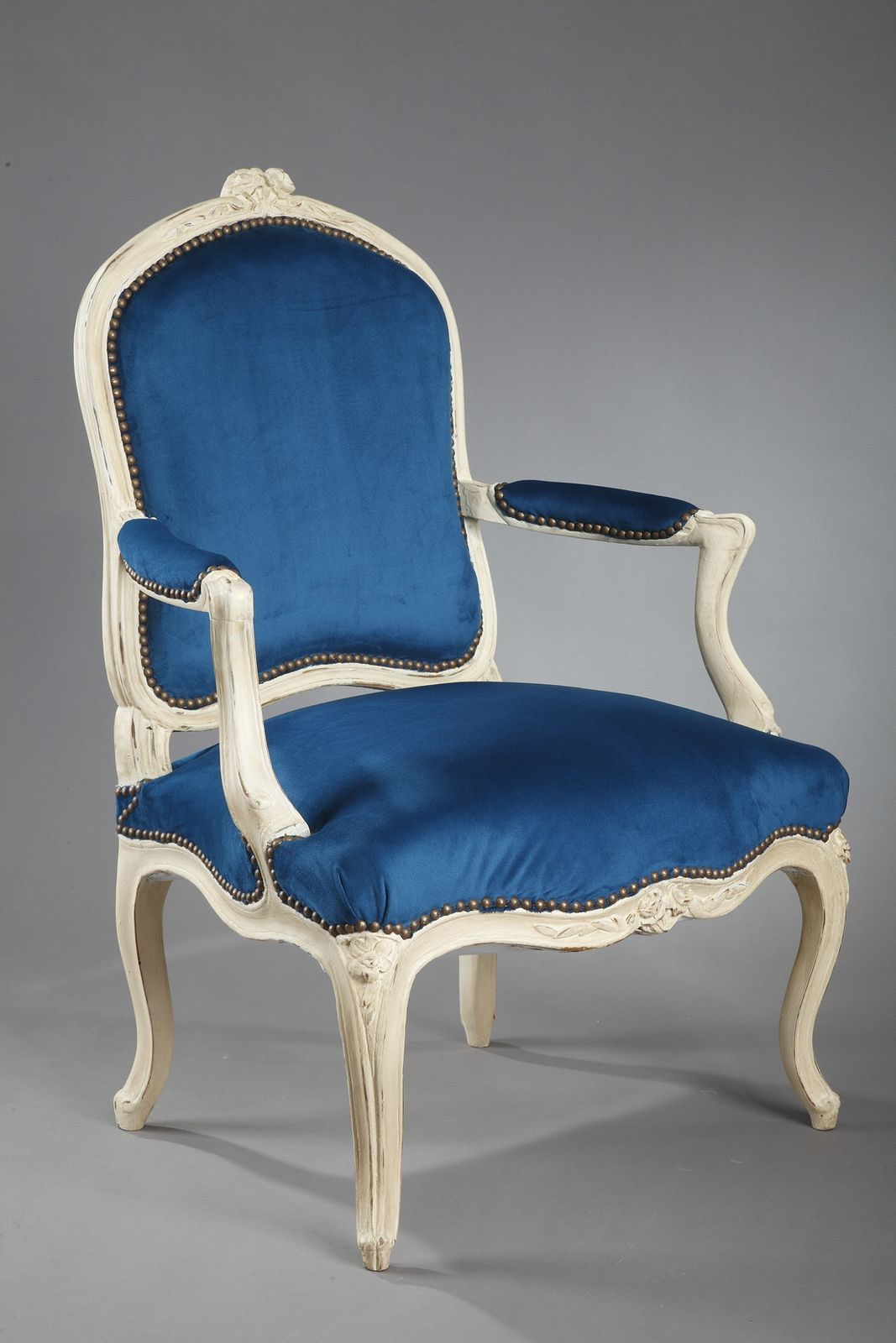 Quatre fauteuils en velours bleu paon d'époque Louis XV photo vintage