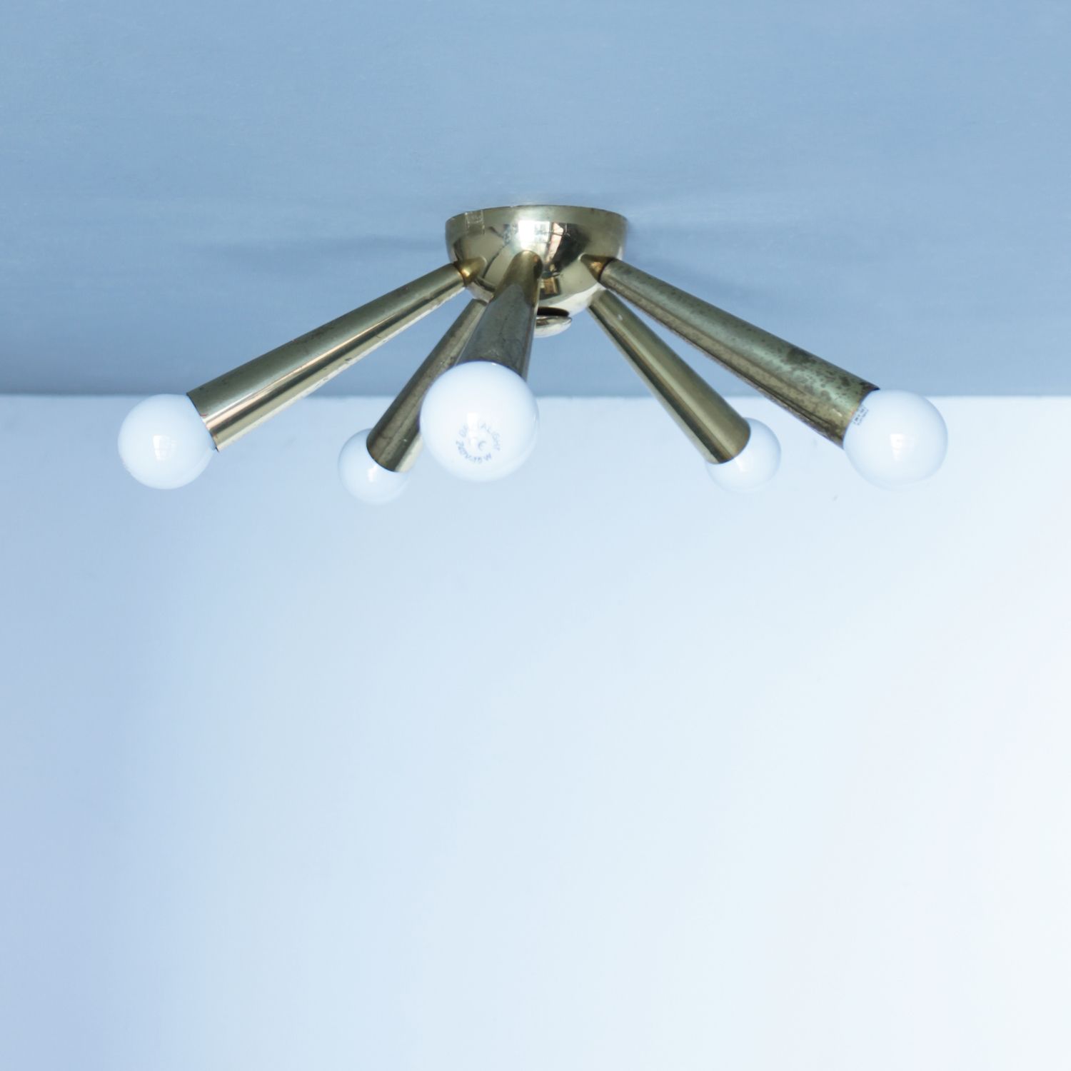 photo vintage Italiaanse Messing Starburst Plafondlamp In De Stijl Van Arredoluce