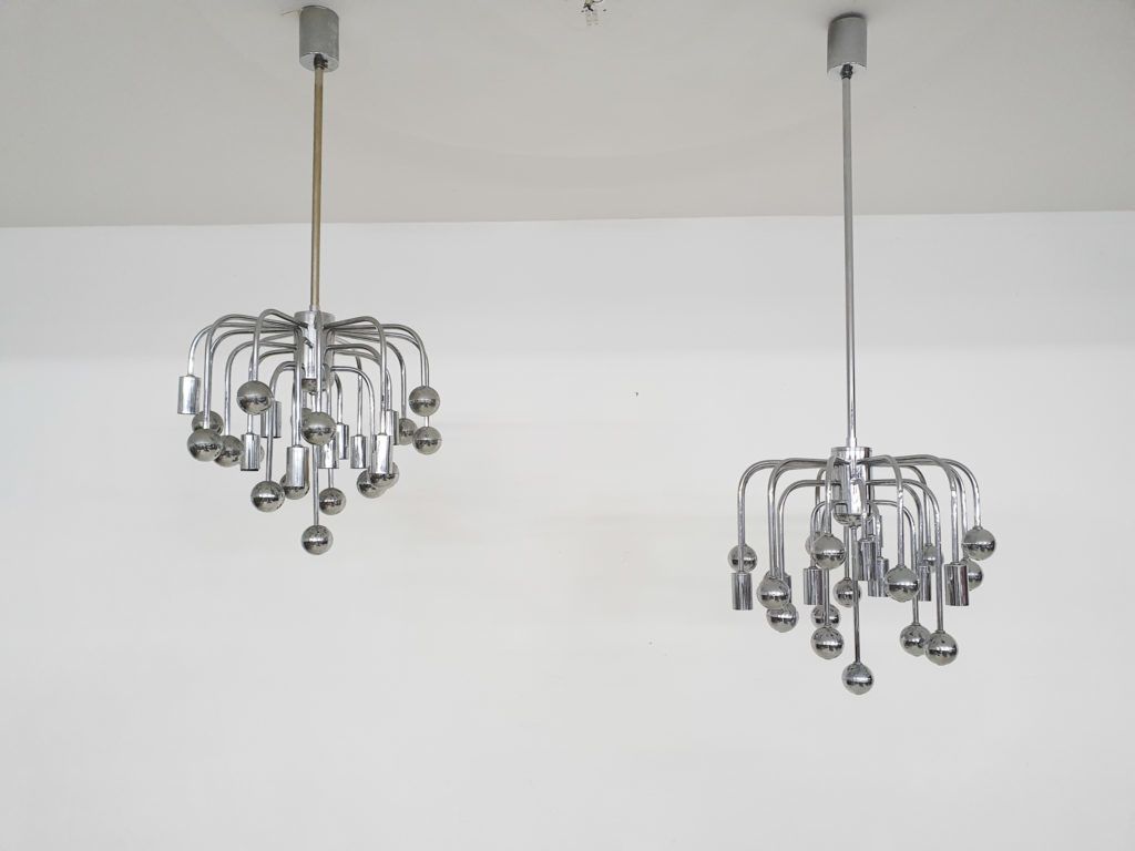 Set Van Twee Zilveren "Sputnik" Design Hanglampen
