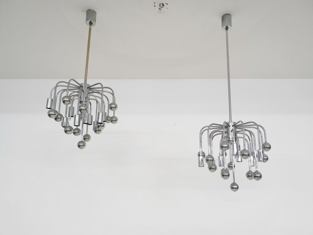 Set Van Twee Zilveren "Sputnik" Design Hanglampen photo for sale