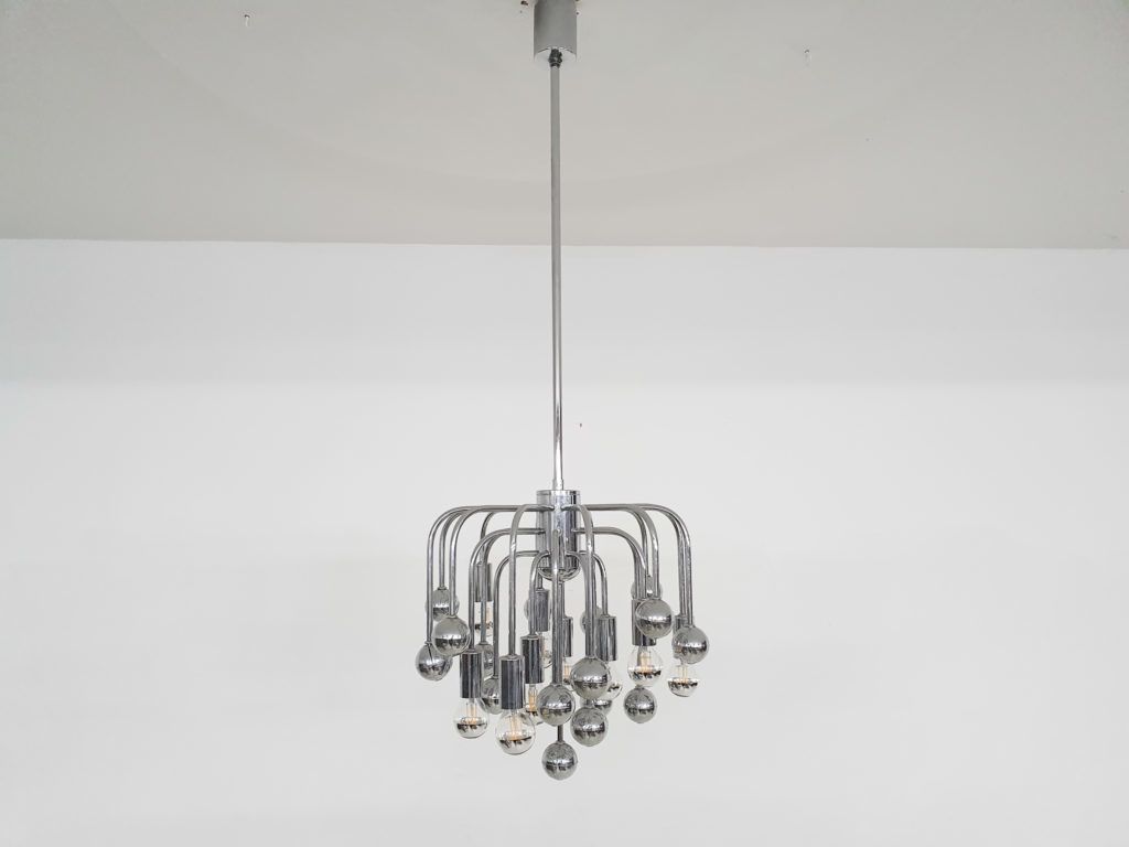 Set Van Twee Zilveren "Sputnik" Design Hanglampen photo Verlichting