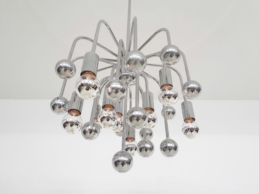 Verlichting Set Van Twee Zilveren "Sputnik" Design Hanglampen photo