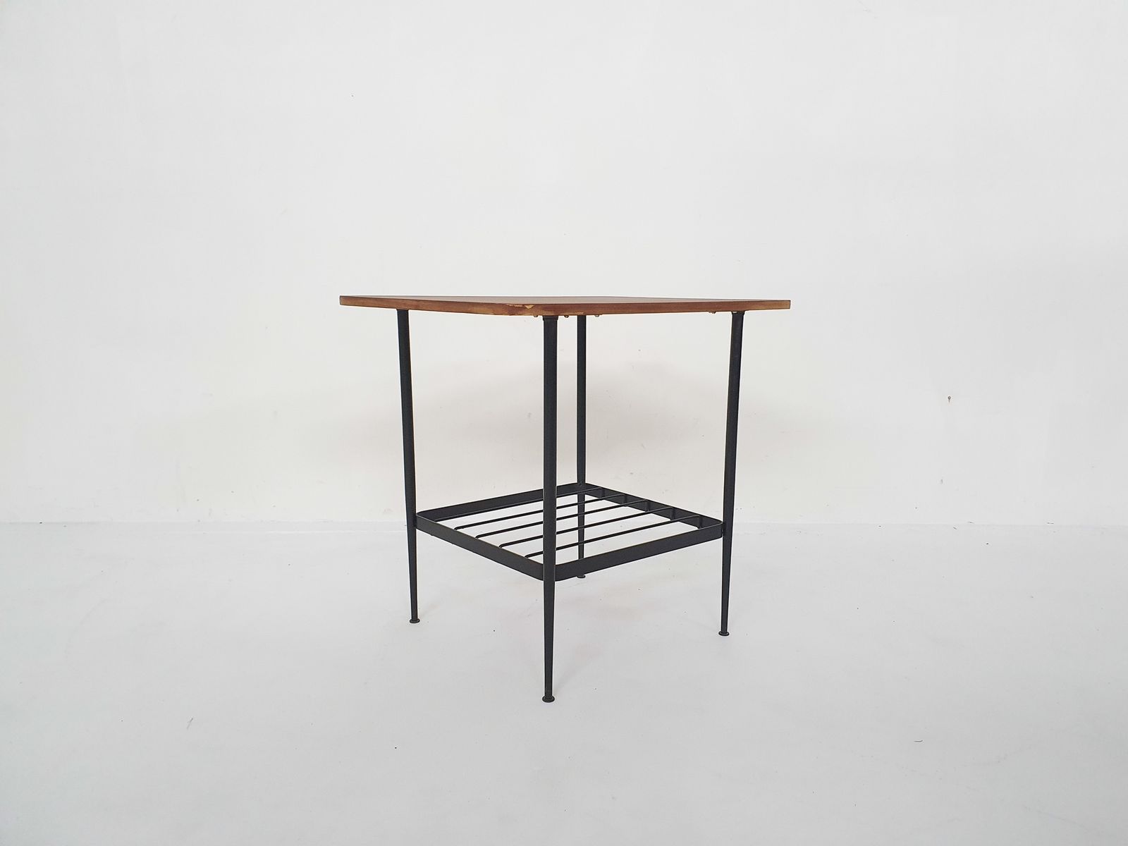 Klein Bijzettafeltje Van Teak En Metaal, Nederland, Ca. Jaren 1950 photo Meubels