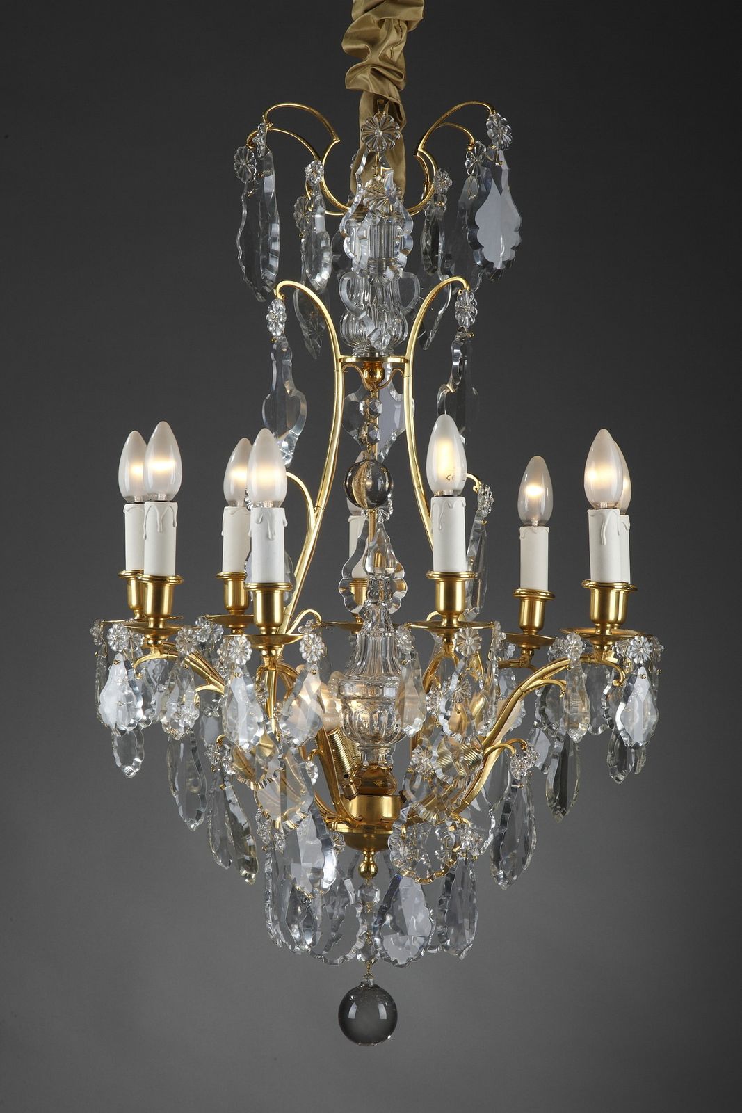 Chandelier With Eight Arms Of Lights In Gilded Bronze And Pendants
