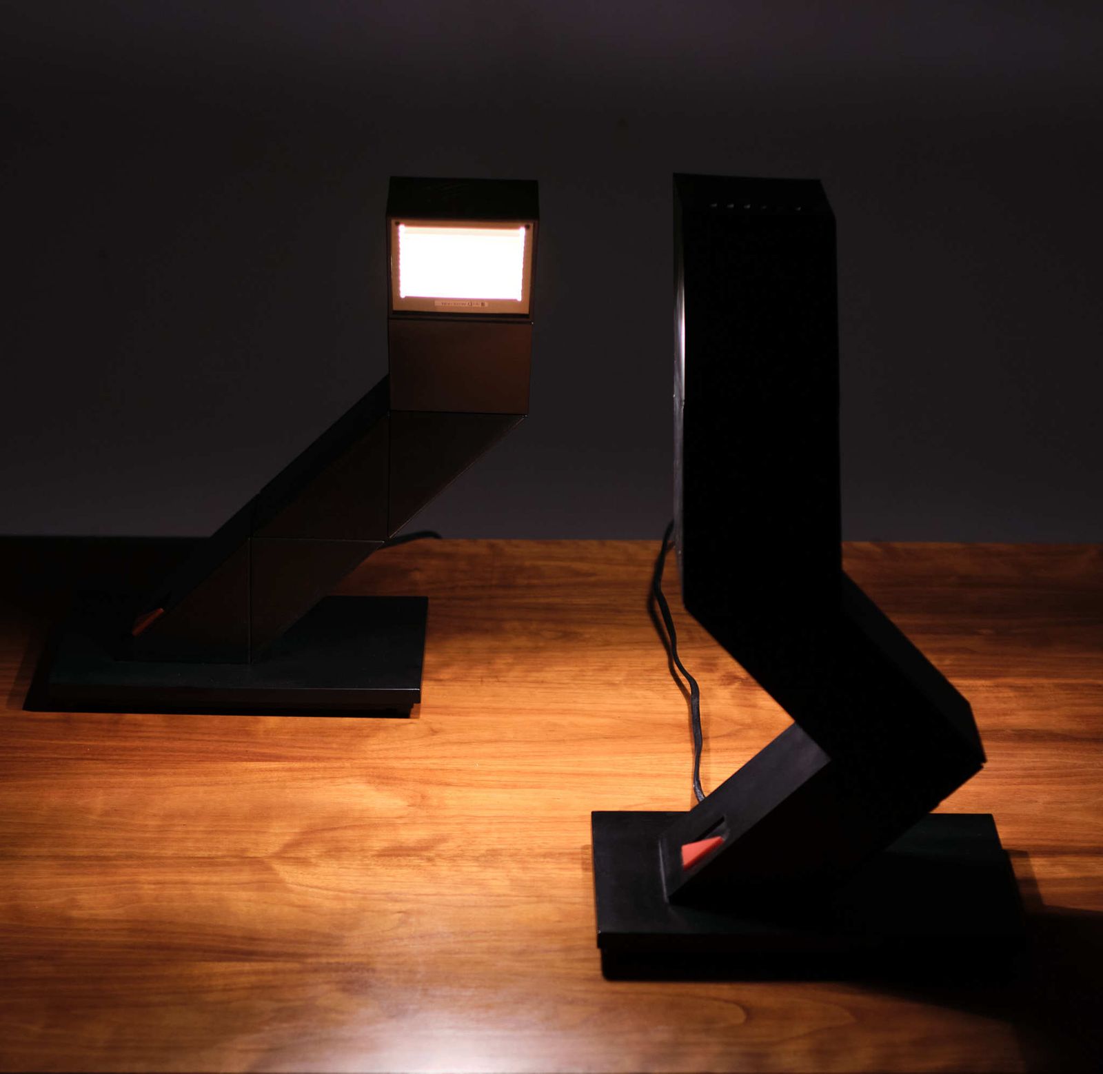 photo furniture Zig Zag Table Lamps Designer Shui L. D. Chan In 1984, Hong Kong
