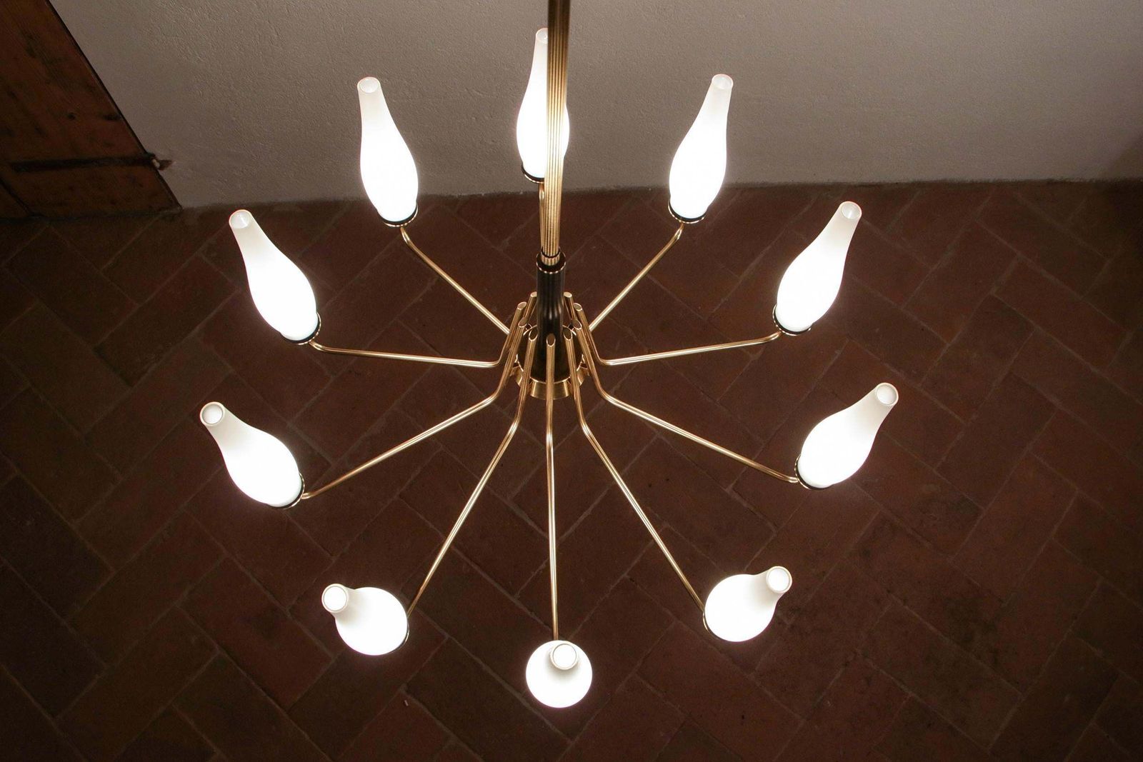 Italian Mid Century Modern Ten Lights Chandelier Attributer To Stilnovo, 1950s photo vinterior