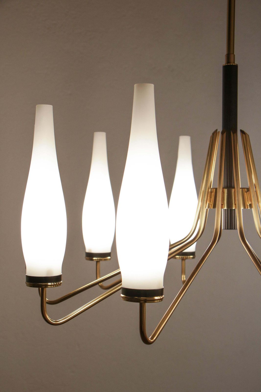 Italian Mid Century Modern Ten Lights Chandelier Attributer To Stilnovo, 1950s photo vintage