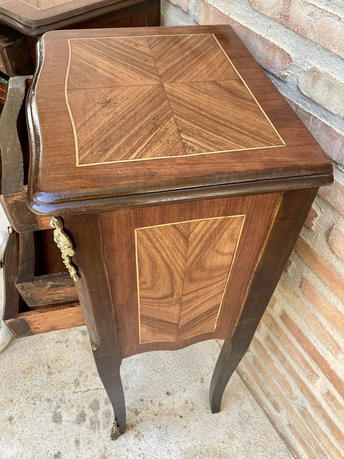 photo furniture Pair Of French Louis XV Style Tulipwood Veneer Bedside Tables Or Nightstands