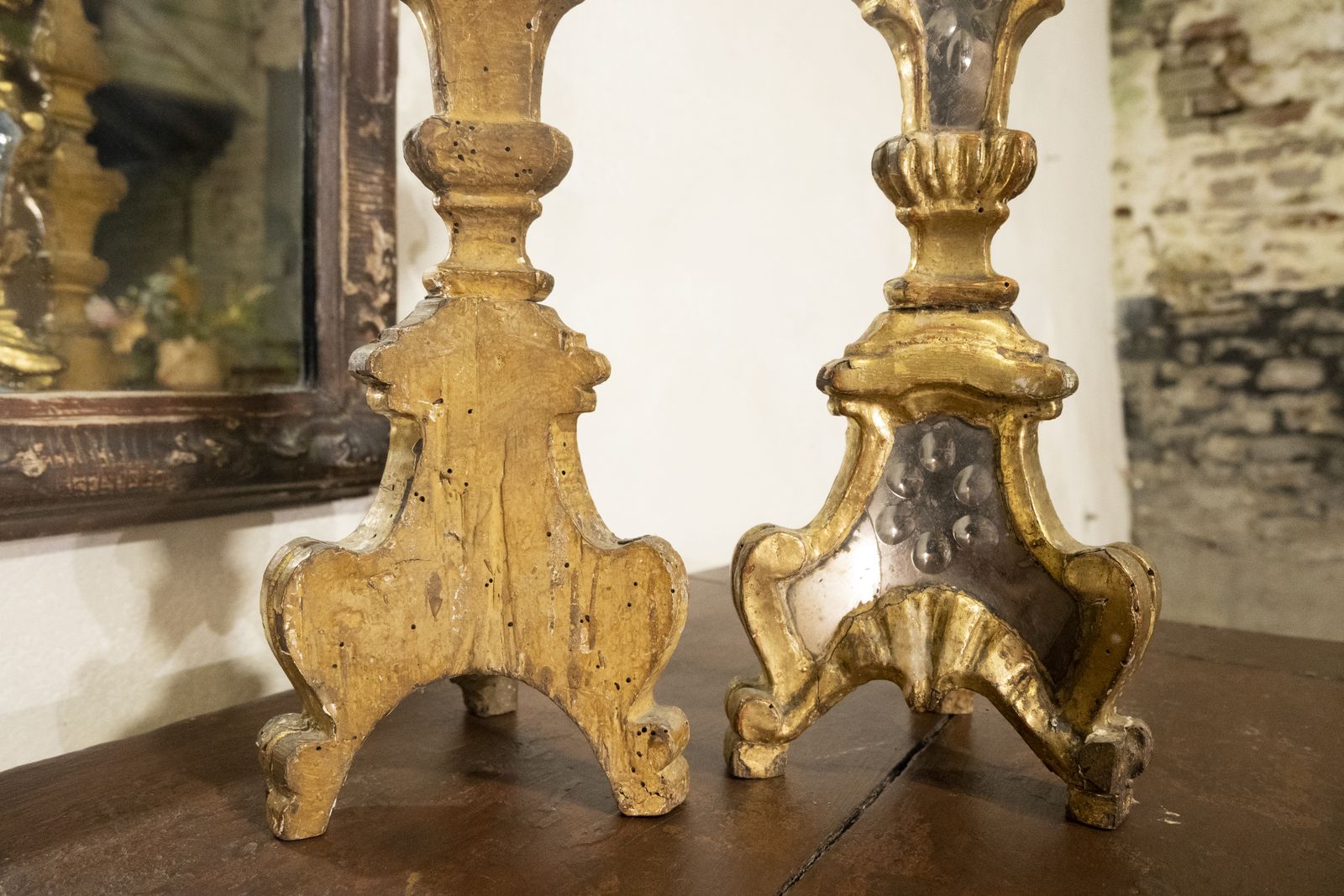 photo vintage A Pair Of 18th Century Gilded & Mirrored Glass Venetian Altar Candlesticks