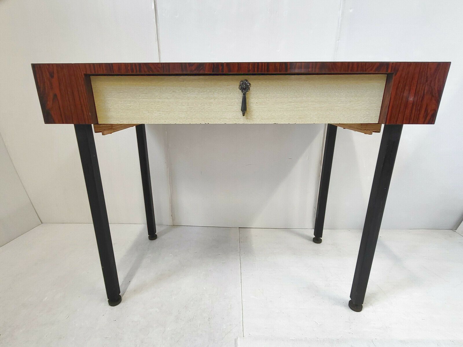 Adorable Bureau Vintage 1960 En Formica & Metal 60s 1960s Annees 60 photo vintage