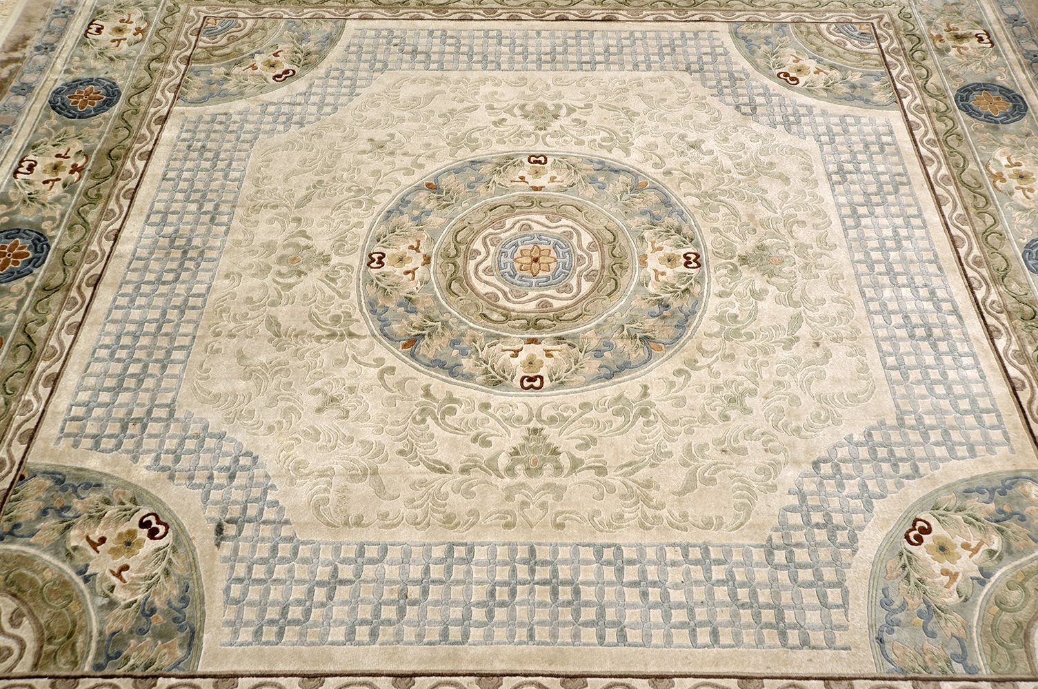Large Oriental 20th Century Chinese  Silk Rug Cream Green Blue Rust Lotus Flowers photo vinterior