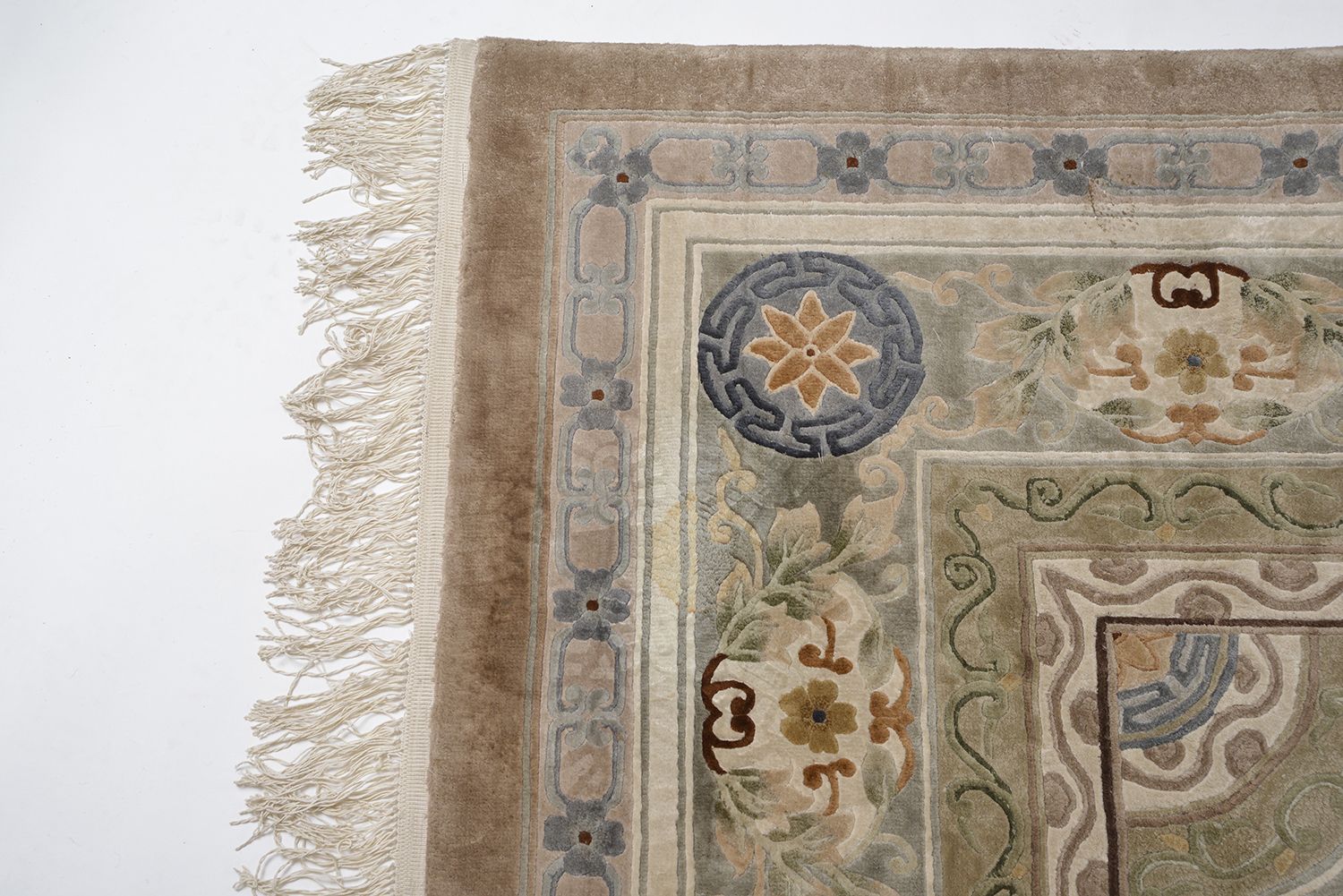 photo vinterior Large Oriental 20th Century Chinese  Silk Rug Cream Green Blue Rust Lotus Flowers