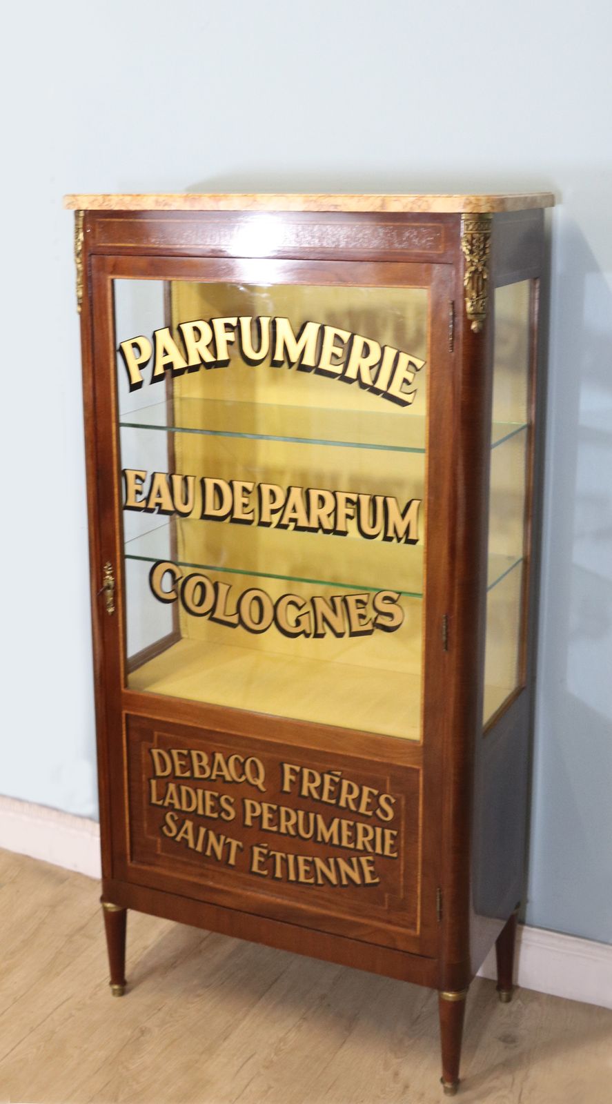A Lovely French 20th Century Display Cabinet Or Vitrine In The Louis XV Style. photo vinterior