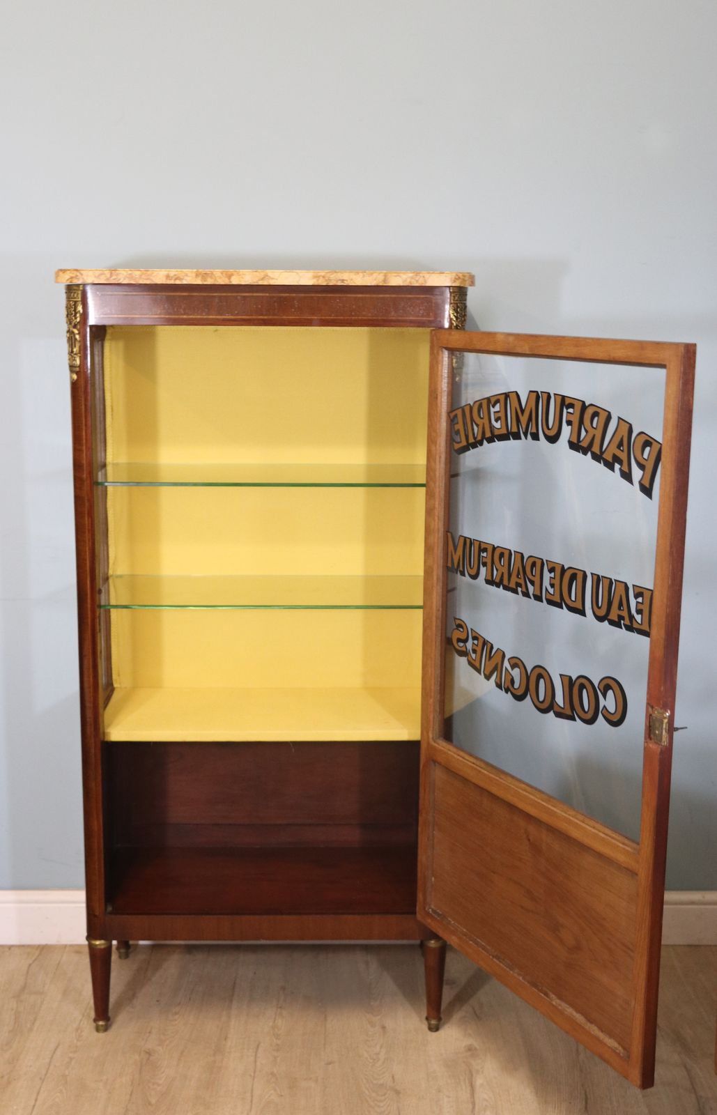 1895.0 A Lovely French 20th Century Display Cabinet Or Vitrine In The Louis XV Style. photo