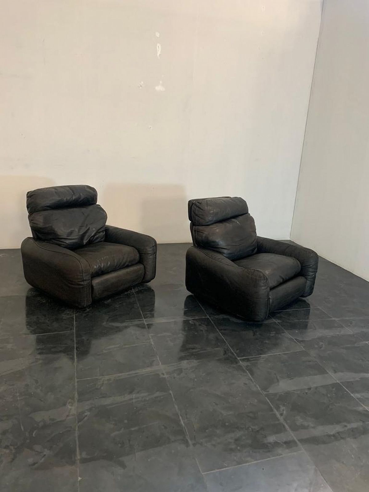 Pair Of Leather Armchairs By Arrigo Arrigoni For Busnelli, 80s photo for sale