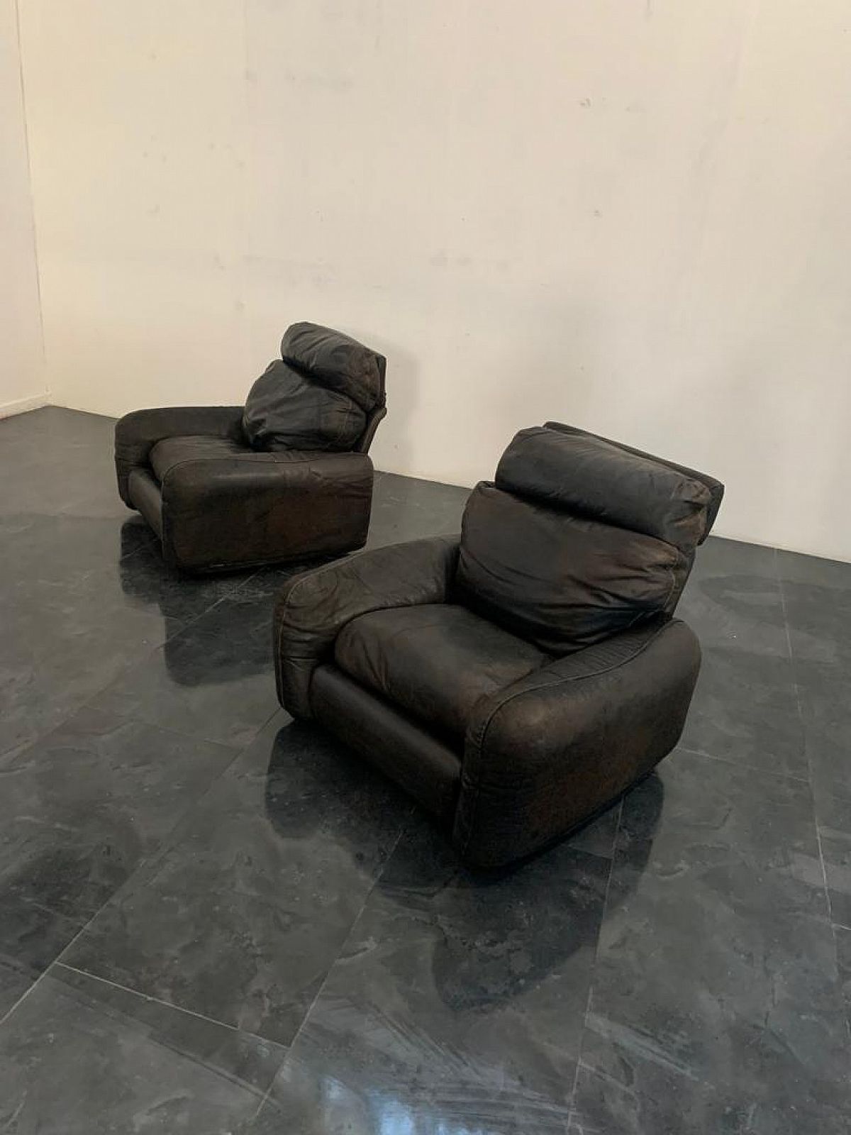 Pair Of Leather Armchairs By Arrigo Arrigoni For Busnelli, 80s photo vinterior