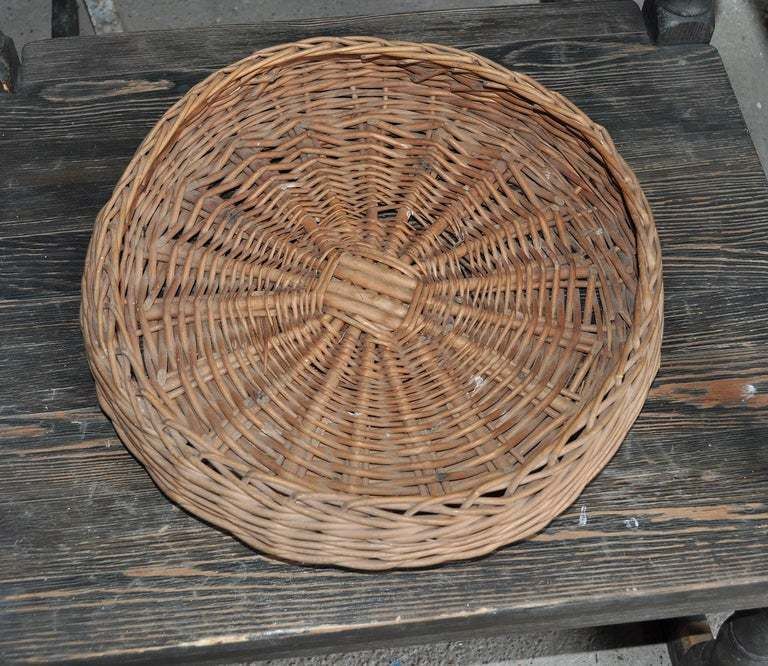 Round European Wicker Basket, 1940s photo vinterior