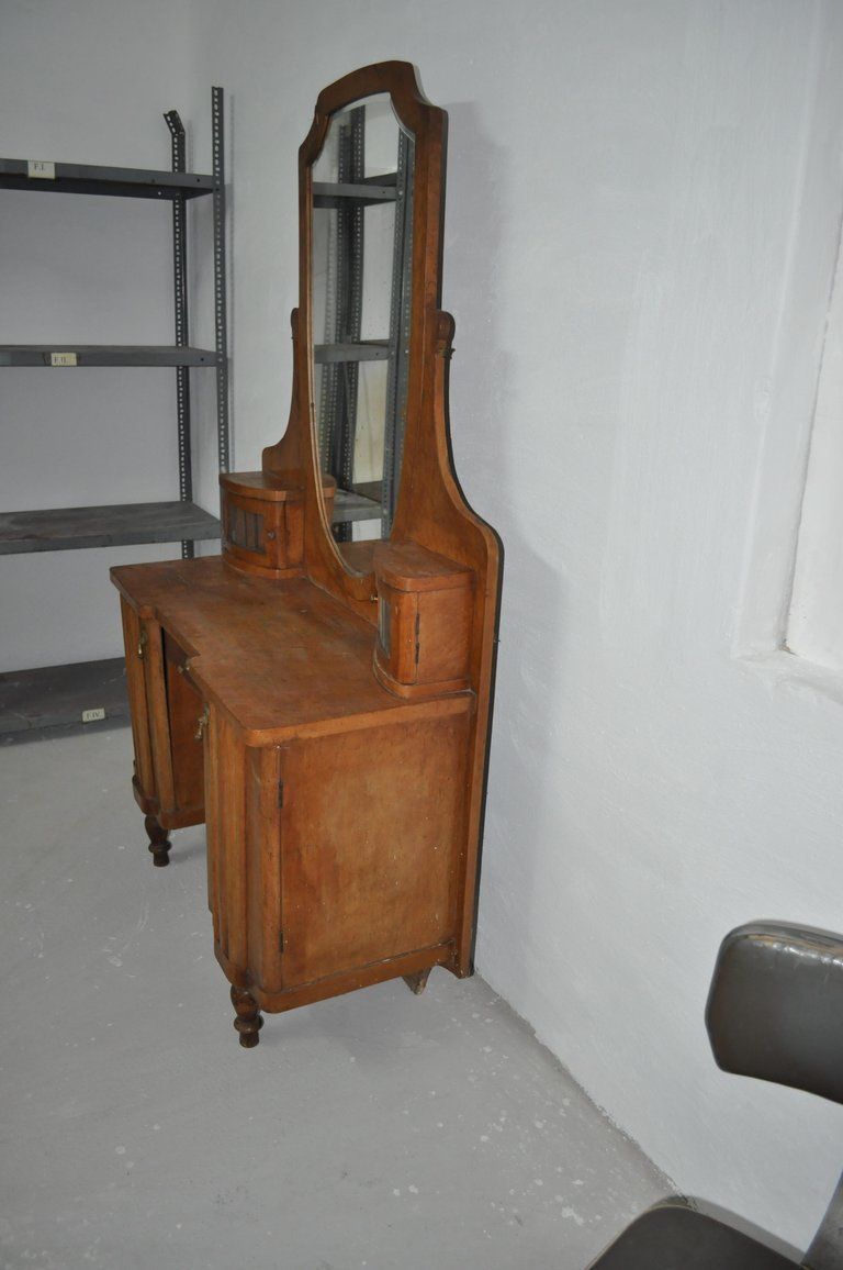 photo furniture Antique Dressing Table Or Vanity
