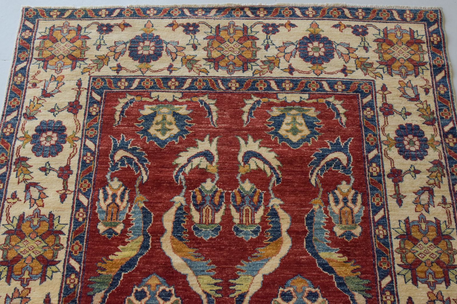 Traditioneel Handgeweven Tapijt In Sultanabad Stijl photo for sale