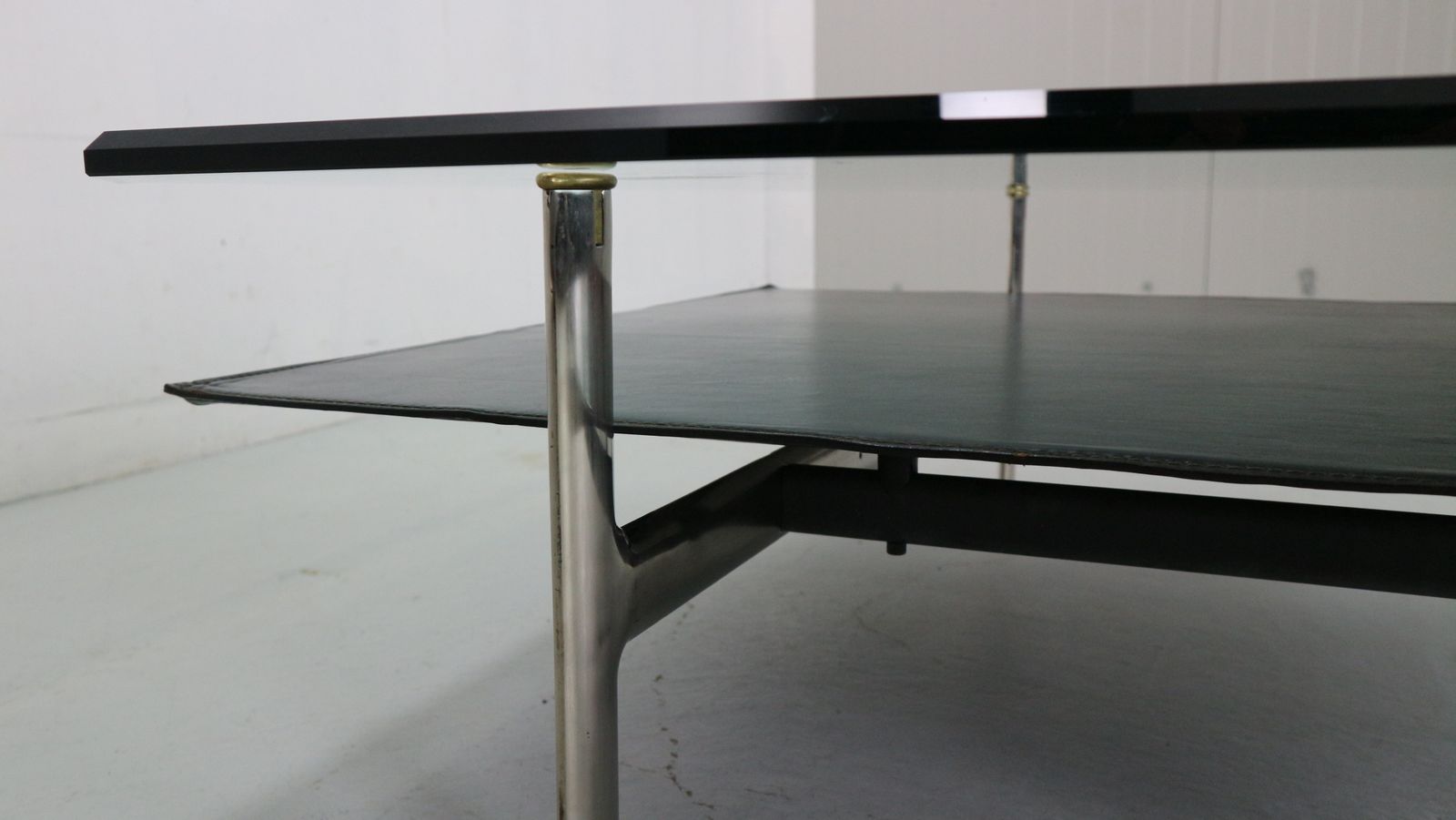photo vintage B&B Italia 'Diesis' Two Tier Glass And Leather Coffee Table By Antonio Citterio