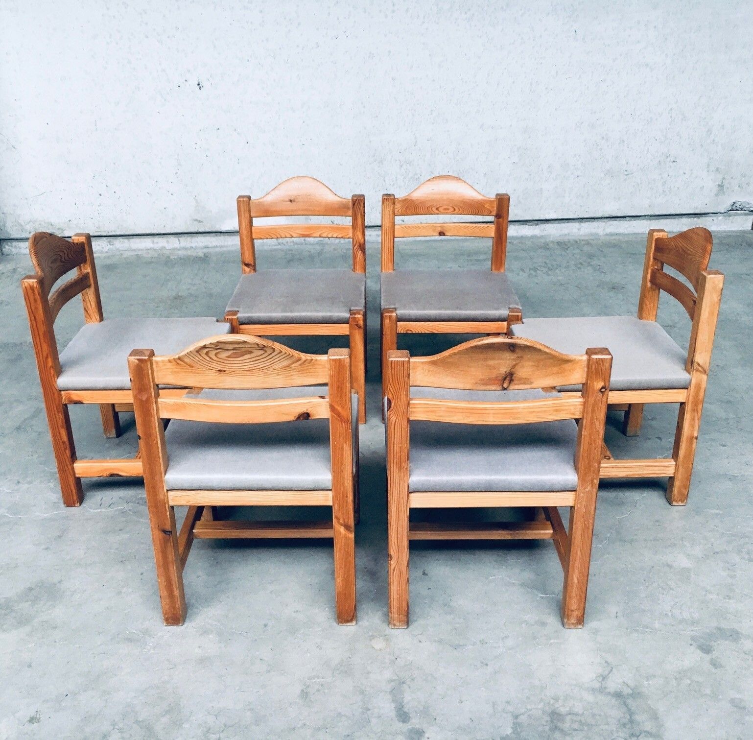 1736.0 Brutalistisch Design Eetkamerstoelen Van Grenenhout – Vierkant Model, Jaren 1970 photo