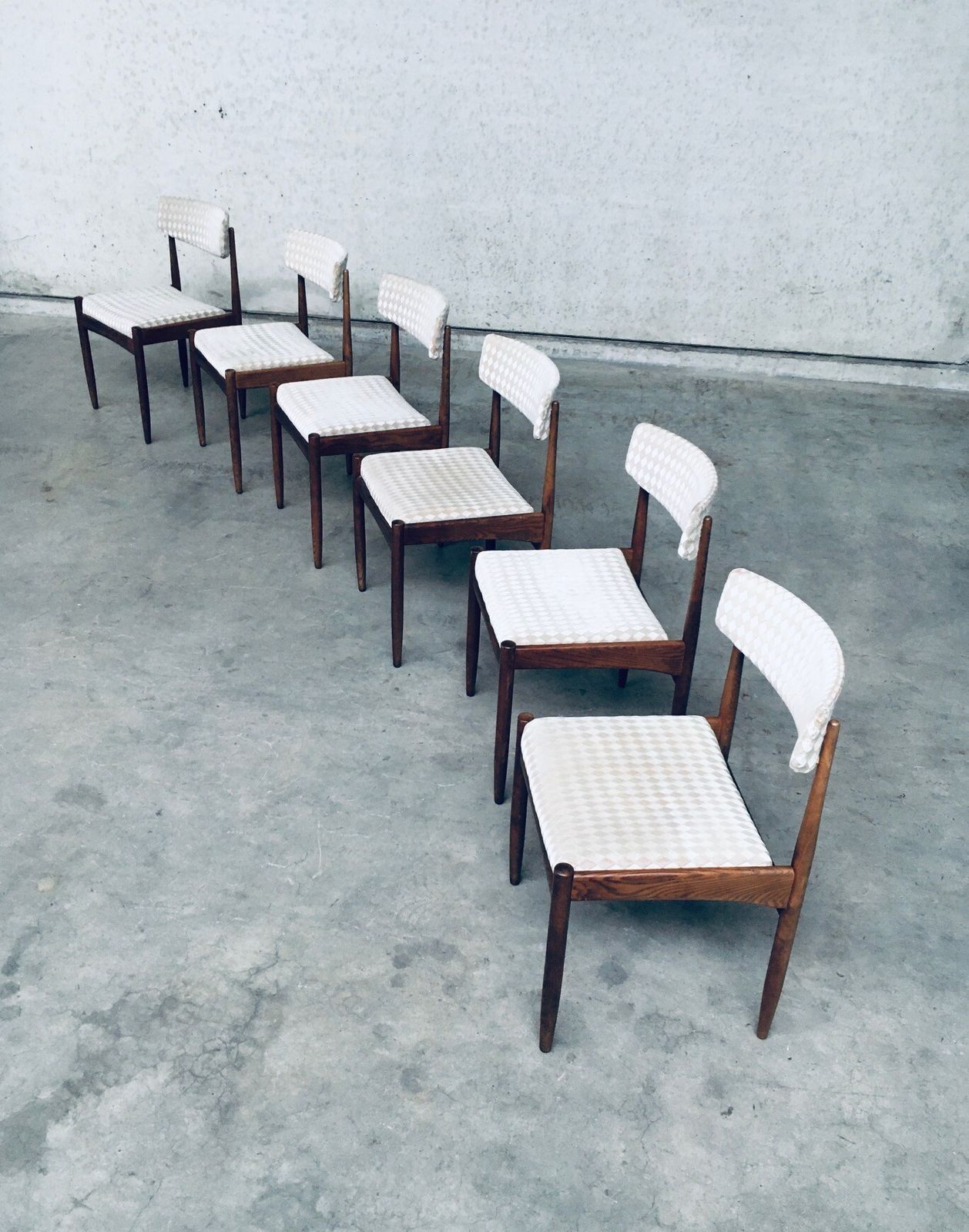 Meubels Mid Century Modern Scandinavisch Design Teakhouten Eetkamerstoelen, Ca. Jaren 1960 photo